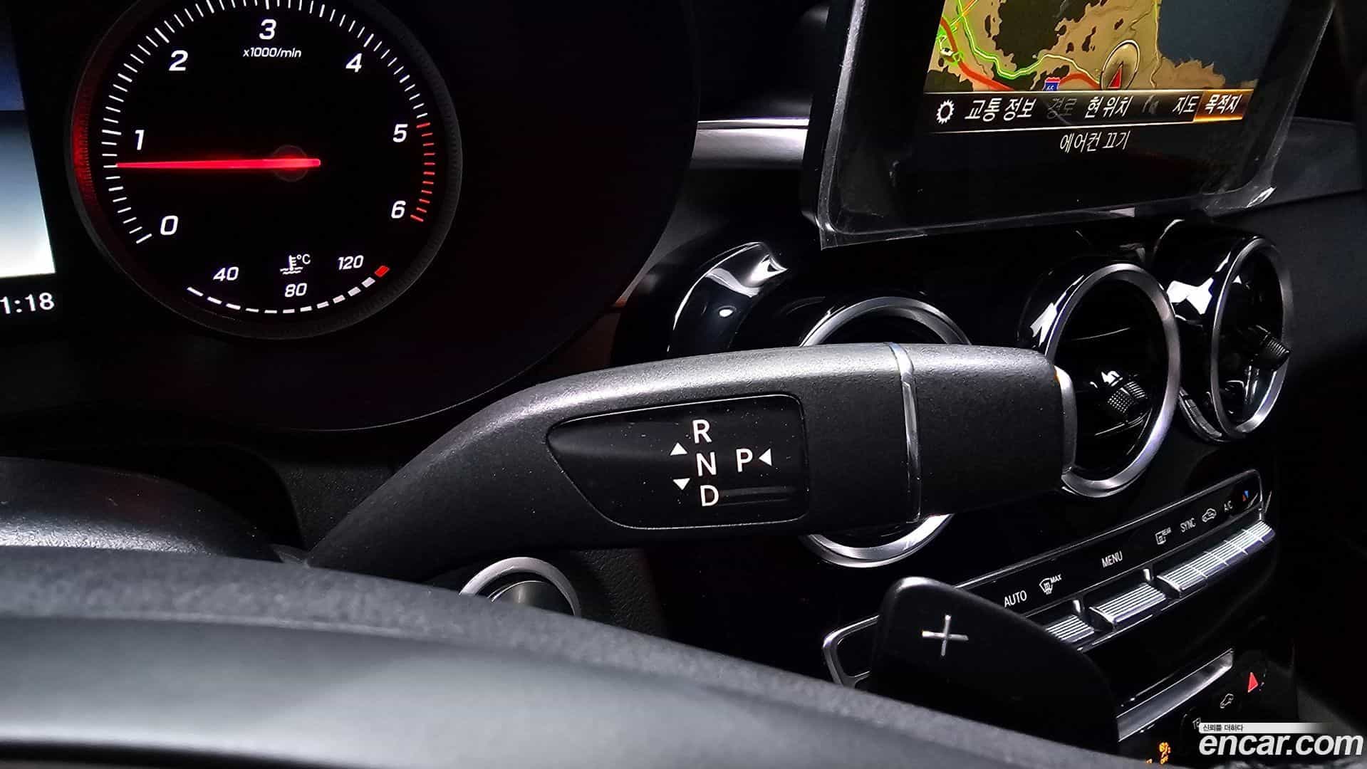 GLC-Class Mercedes-Benz 2018.2-INNER-009