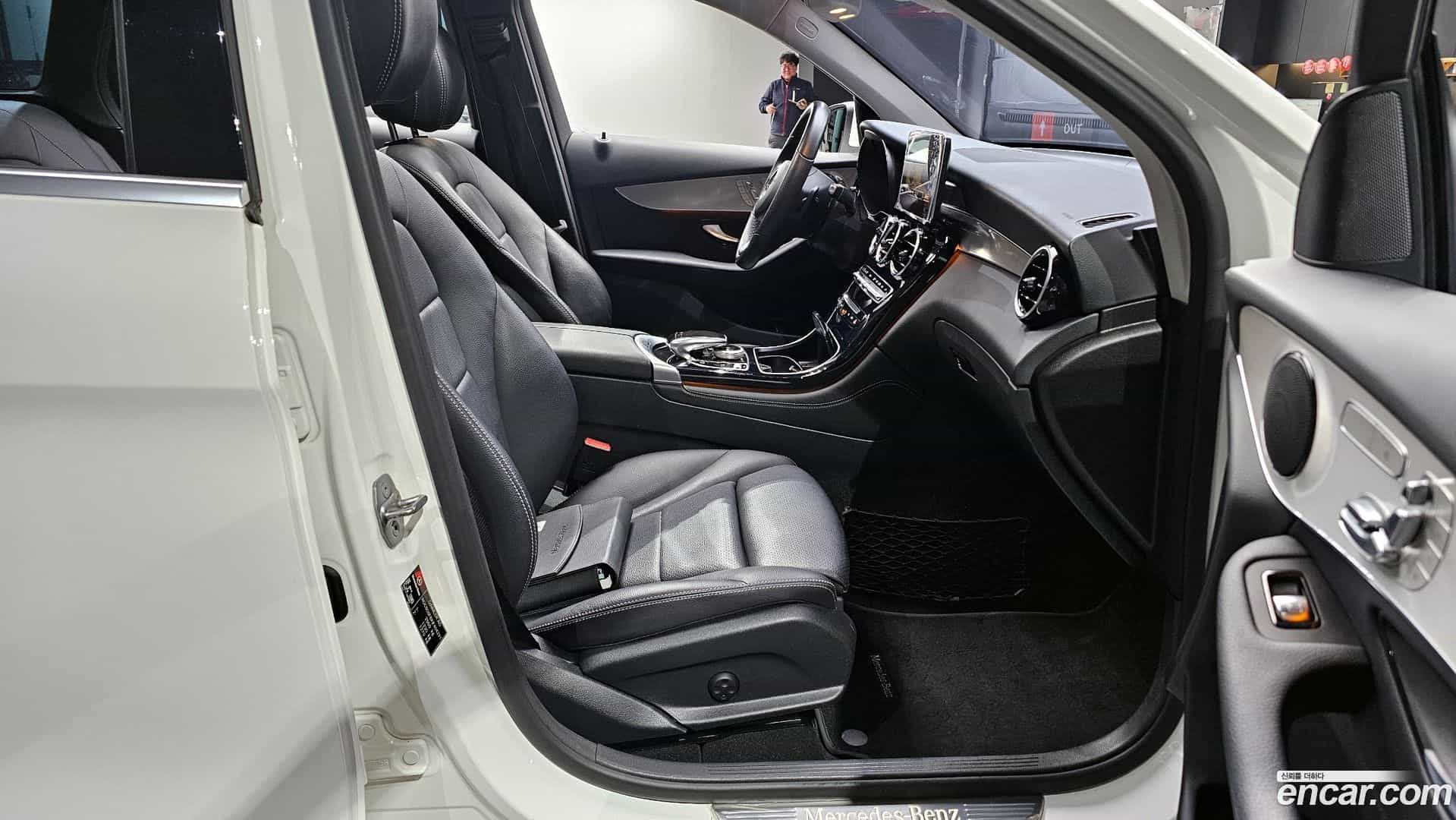 GLC-Class Mercedes-Benz 2018.2-OPTION-015