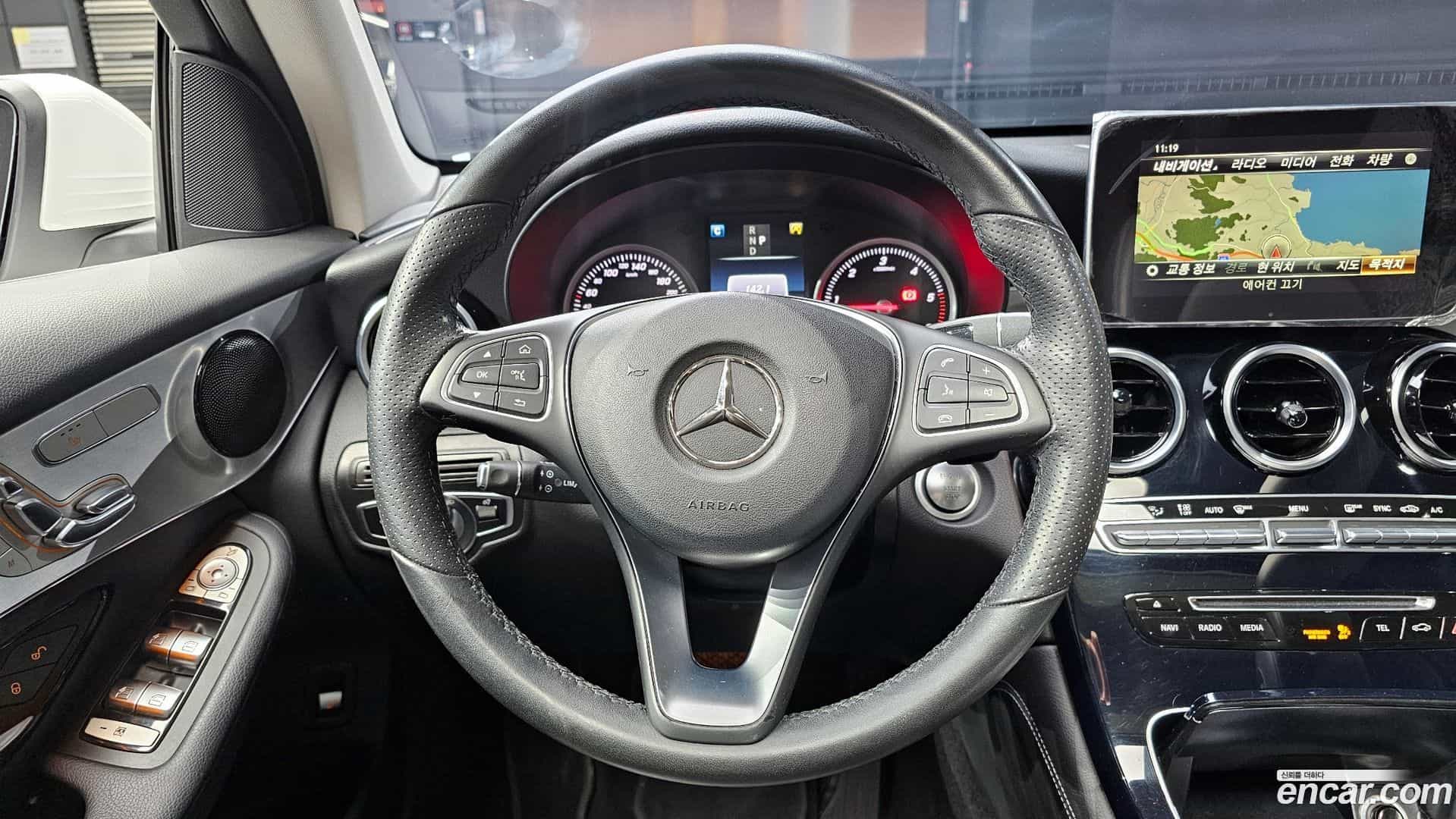 GLC-Class Mercedes-Benz 2018.2-OPTION-018