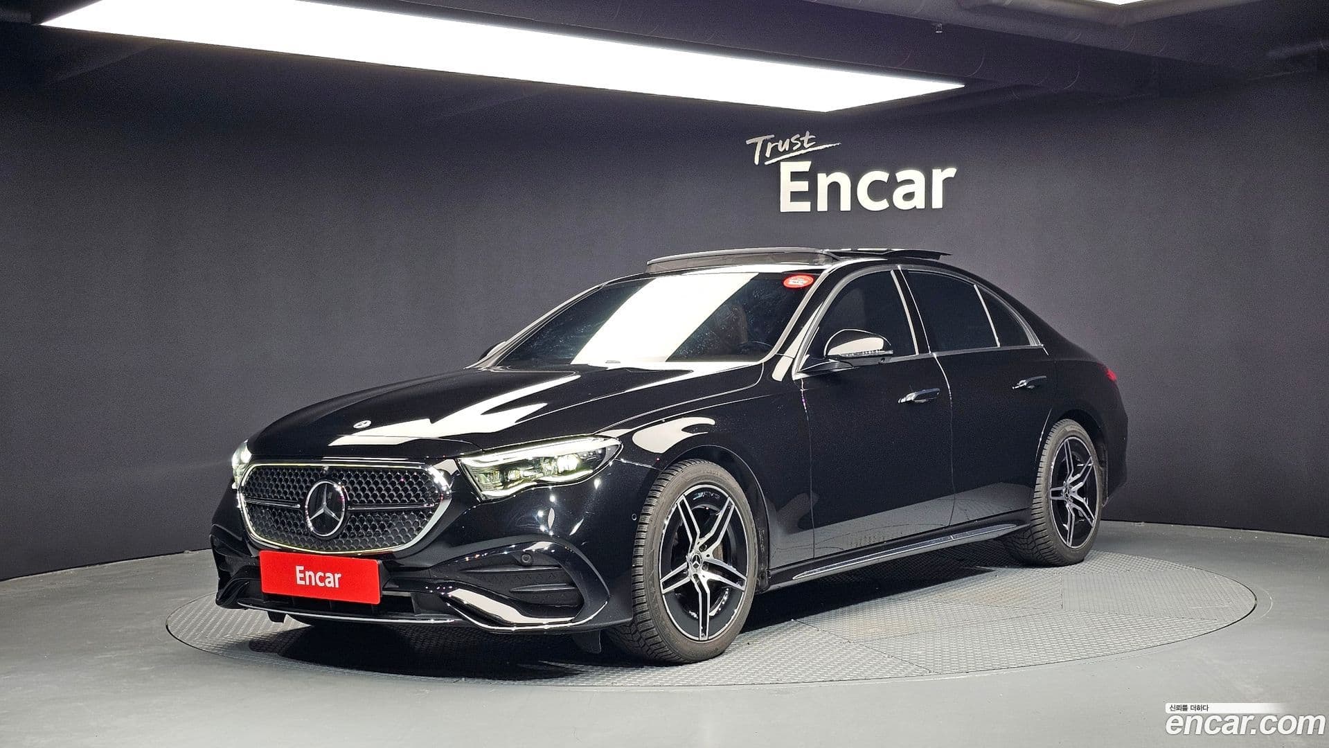 Main__Slider__Photo:E-Class Mercedes-Benz 2024.4-0