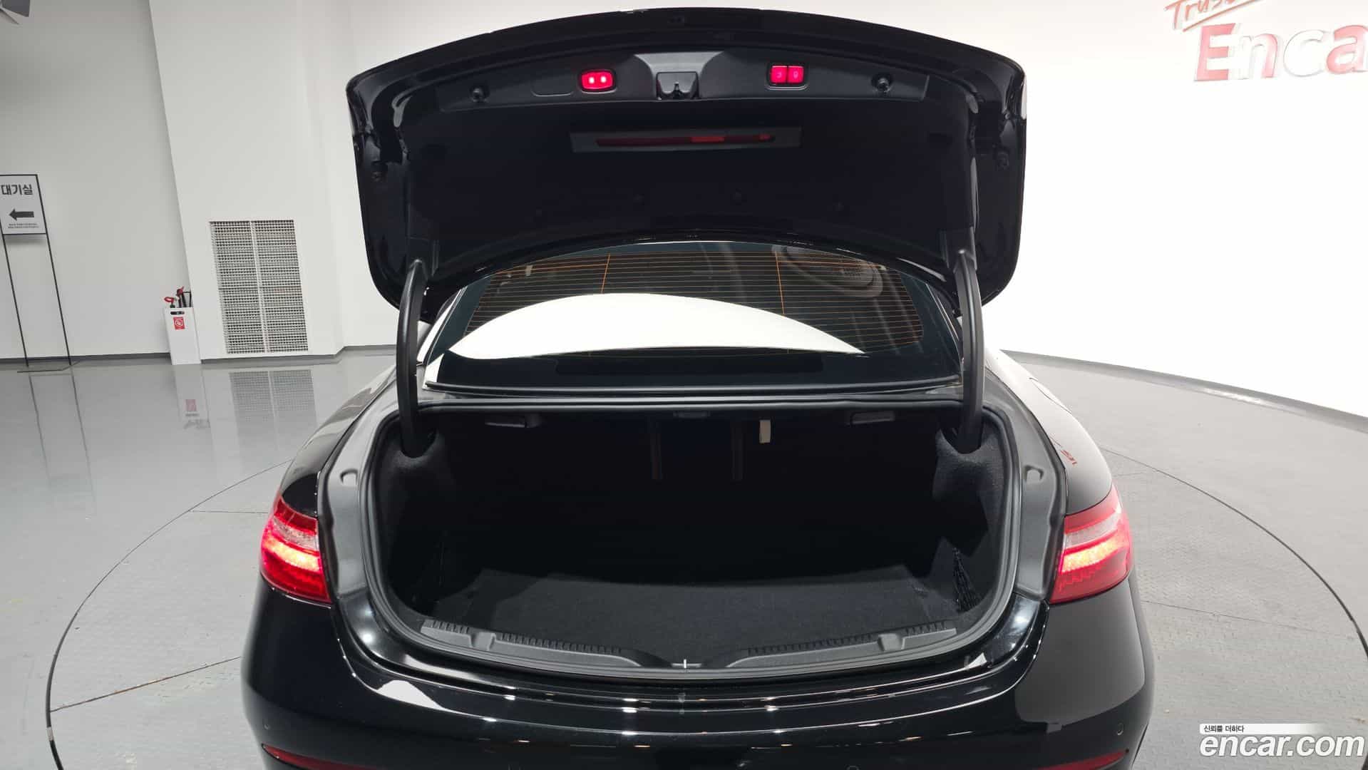 E-Class Mercedes-Benz 2020.0-OPTION-024