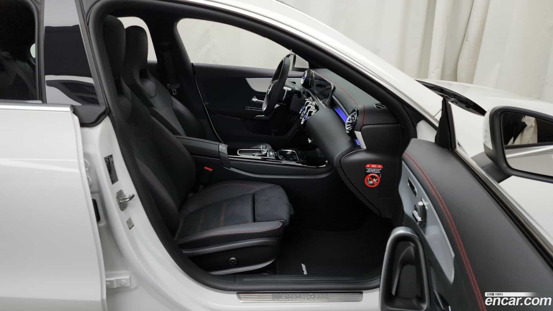 CLA-Class Mercedes-Benz 2025.4-OPTION-015