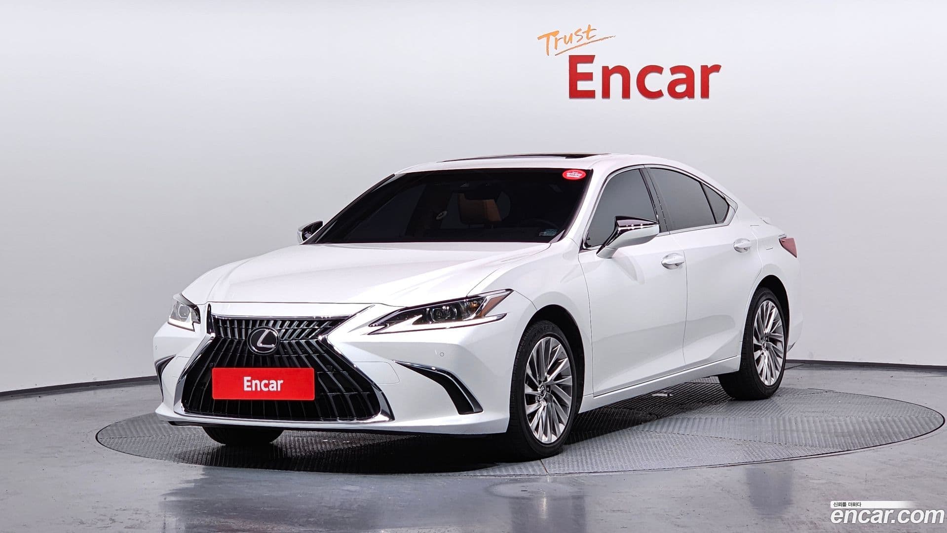Main__Slider__Photo:ES Lexus 2022.11-0