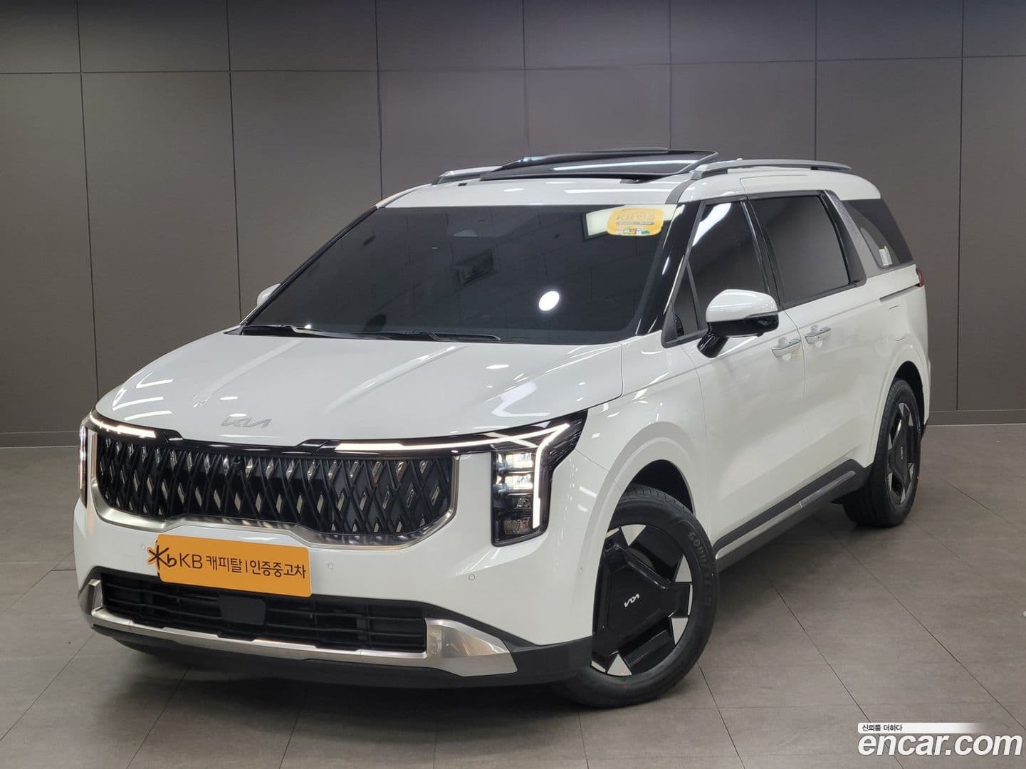 Main__Slider__Photo:Canival Kia 2025.9-0