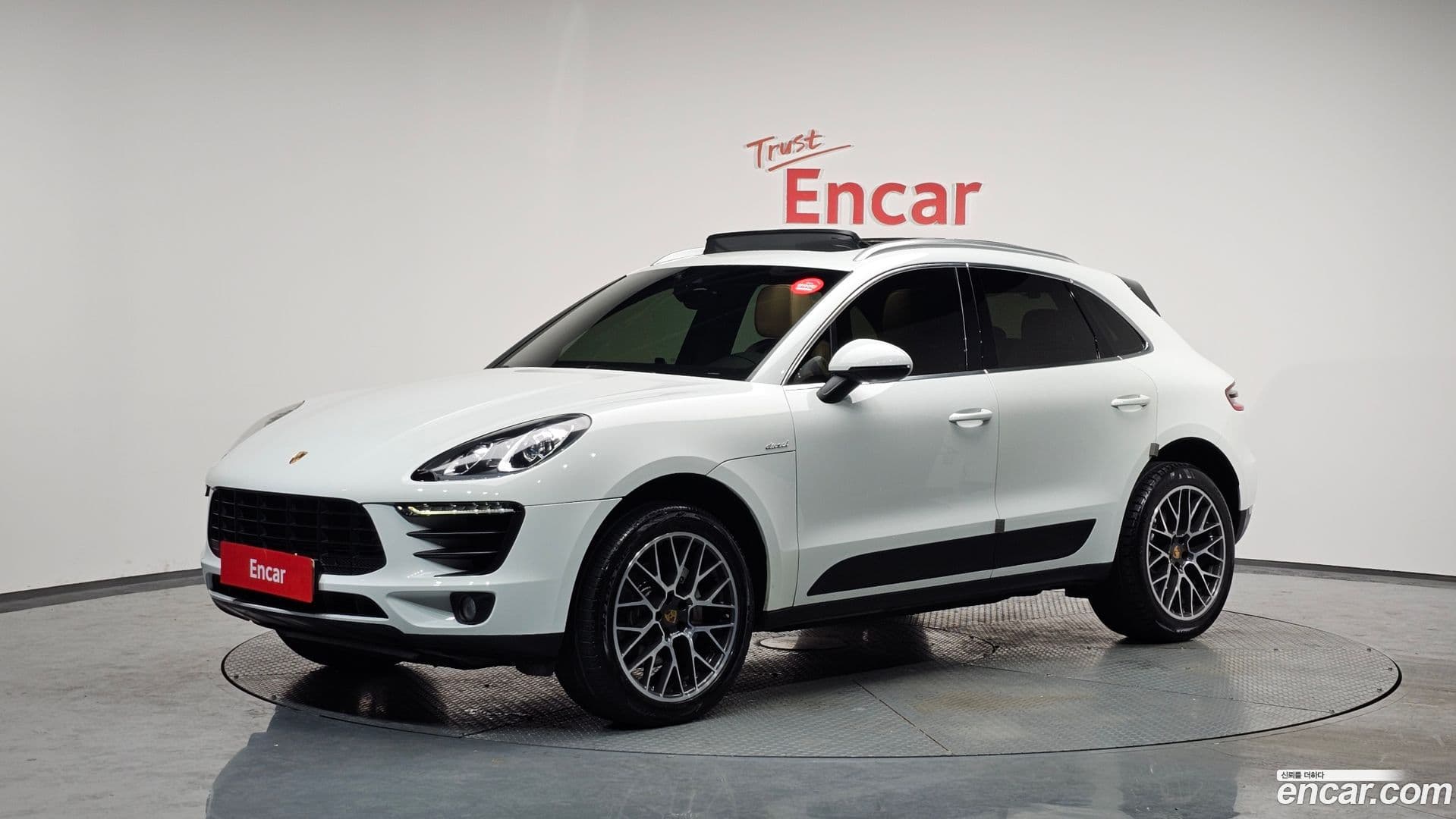 Main__Slider__Photo:Macan Porsche 2016.5-0