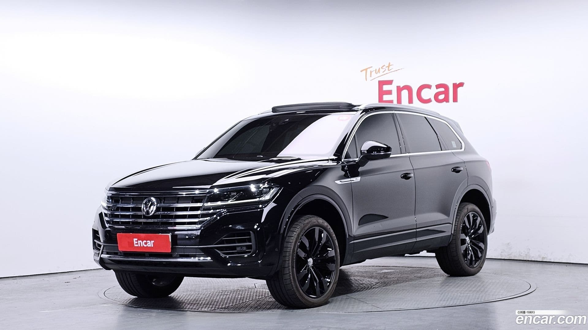 Main__Slider__Photo:Touareg Volkswagen 2020.1-0