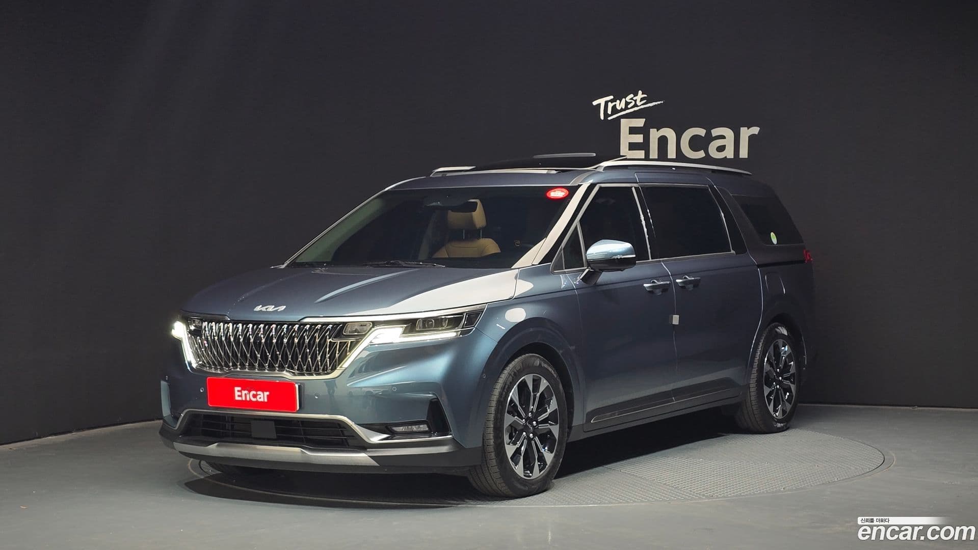 Main__Slider__Photo:Canival Kia 2022.6-0