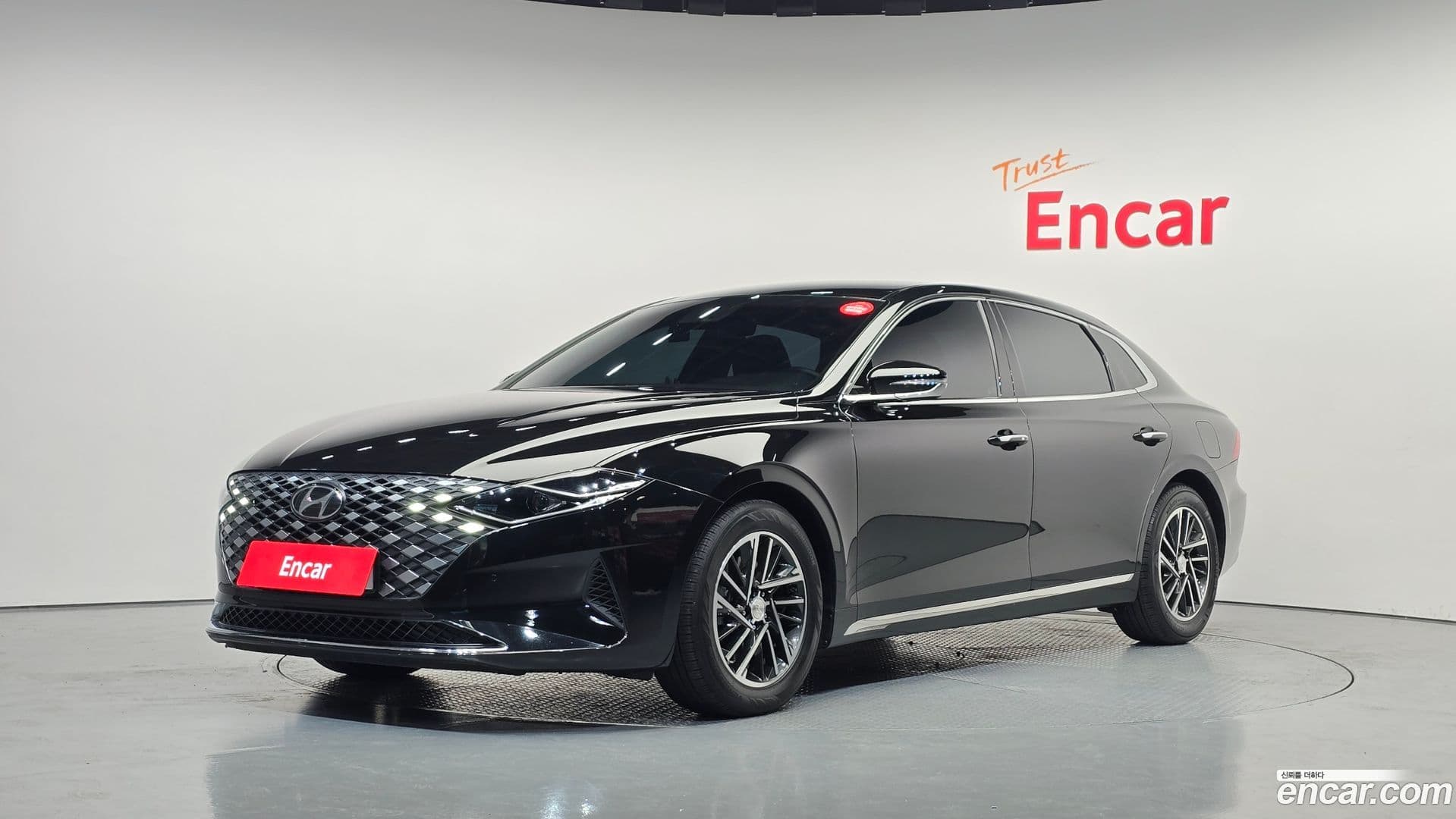 Main__Slider__Photo:Grandeur Hyundai 2021.10-0