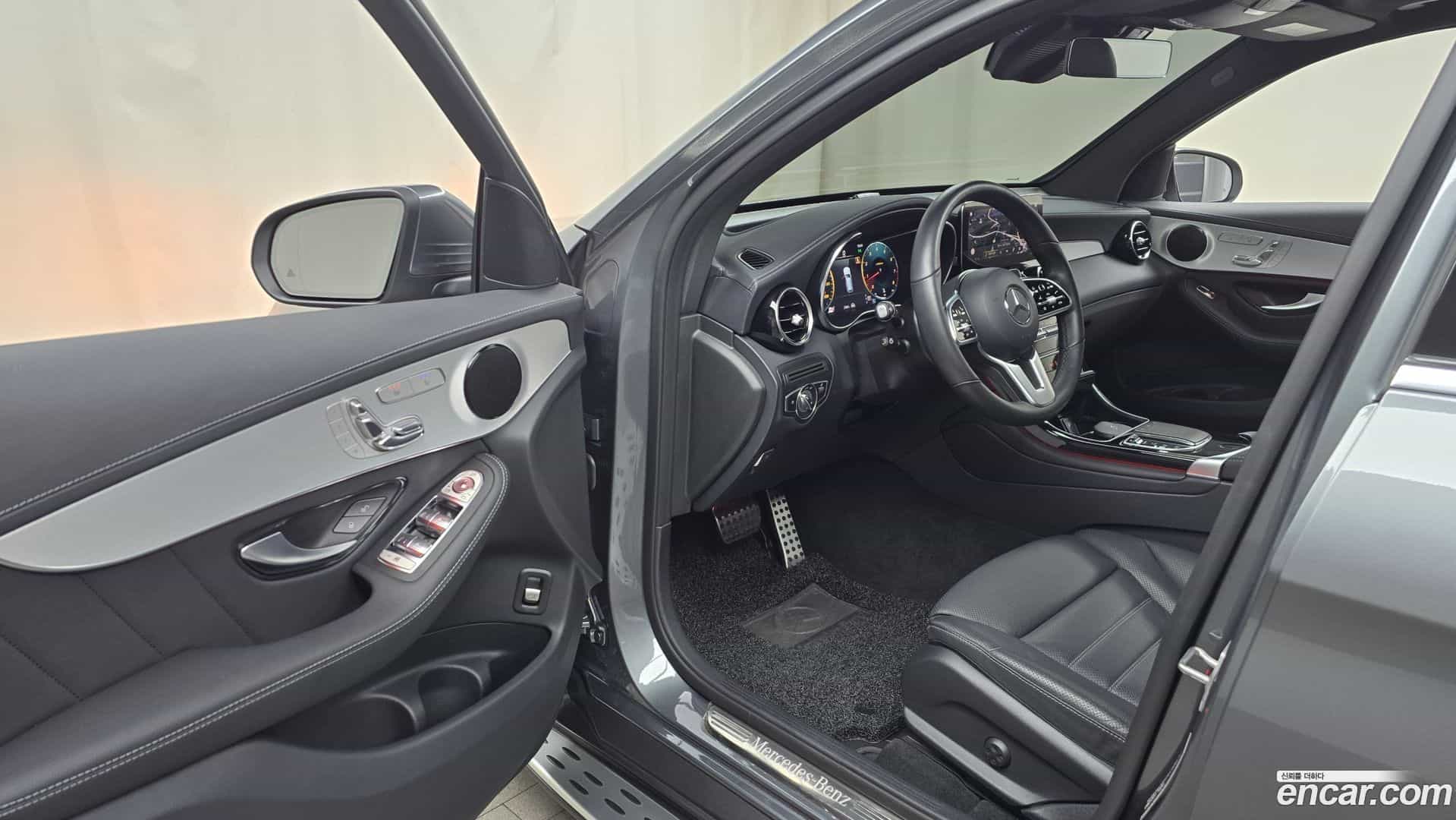 GLC-Class Mercedes-Benz 2021.8-INNER-010