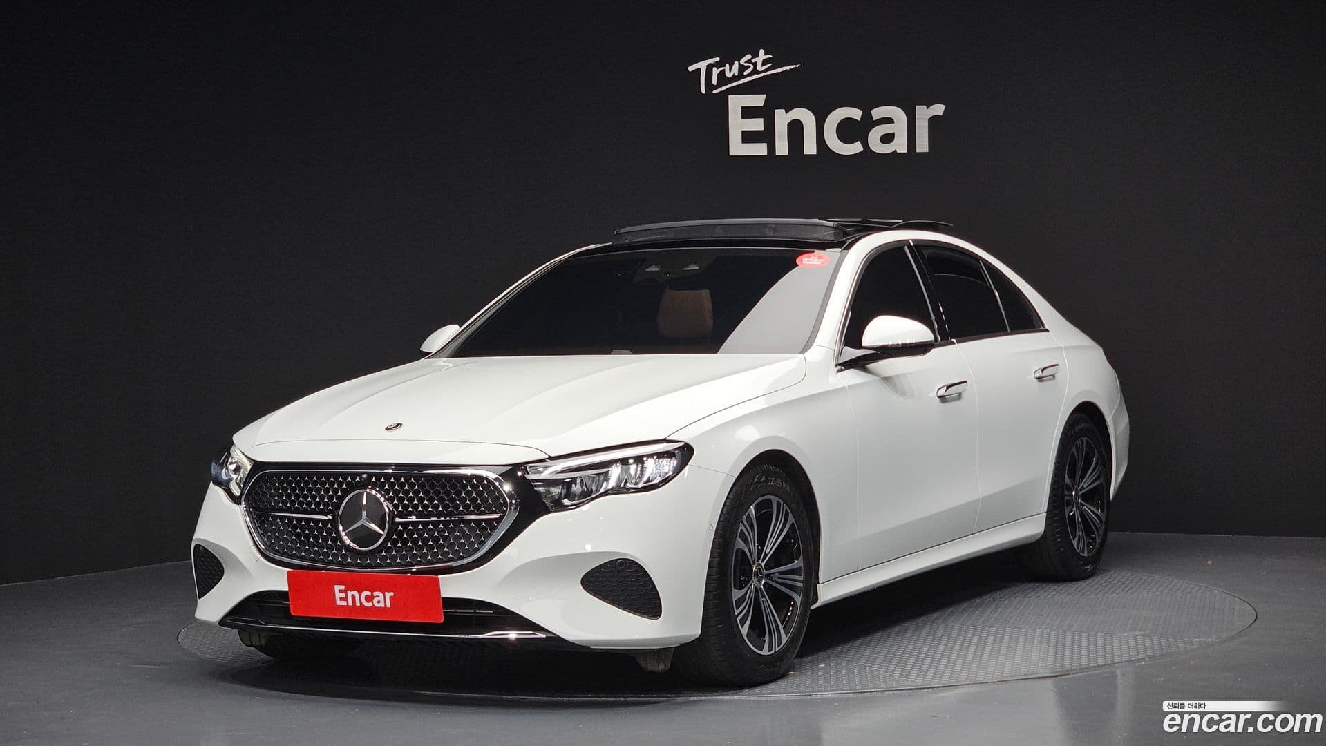Main__Slider__Photo:E-Class Mercedes-Benz 2025.3-0