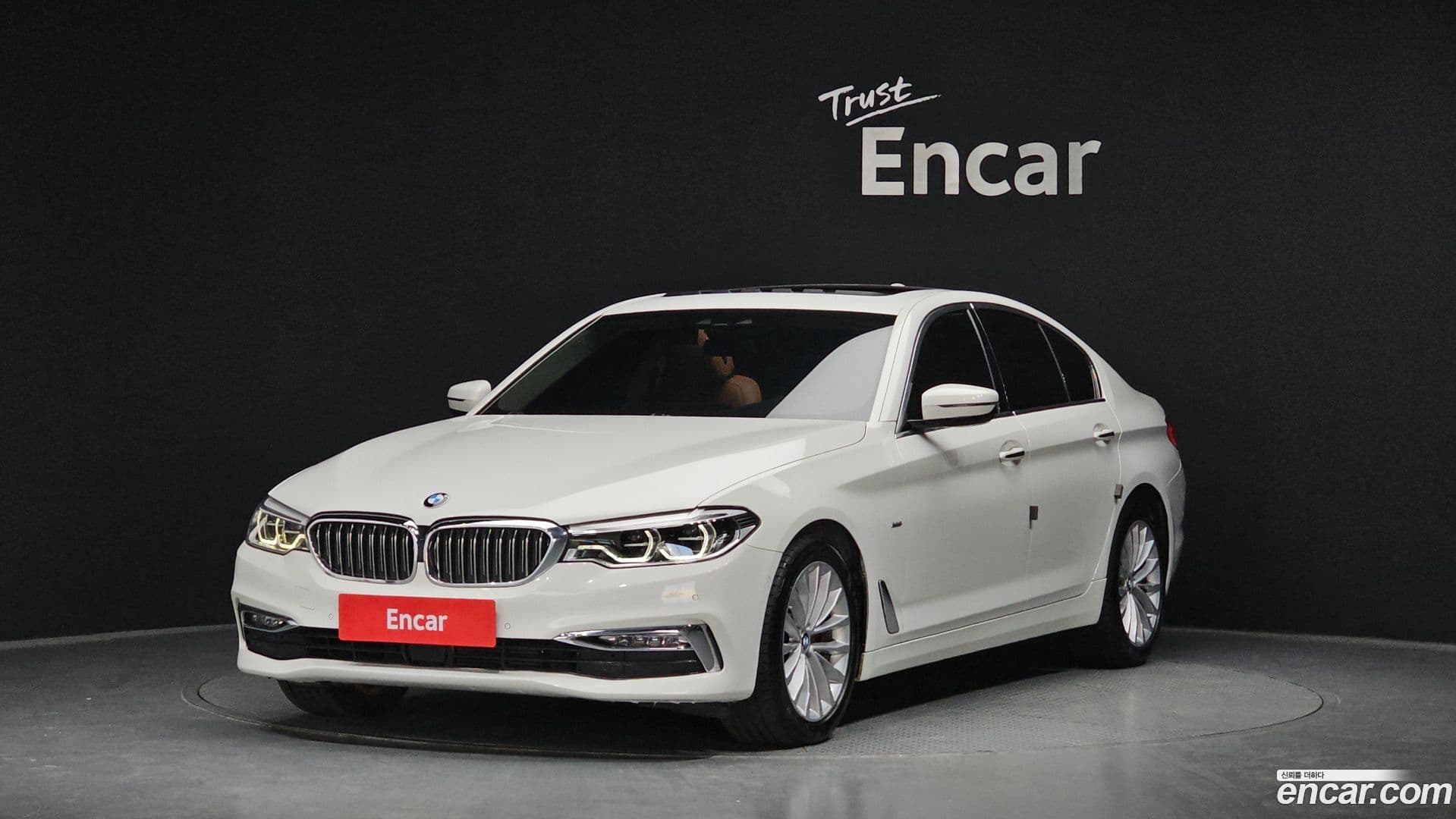 Main__Slider__Photo:5-Series BMW 2018.3-0