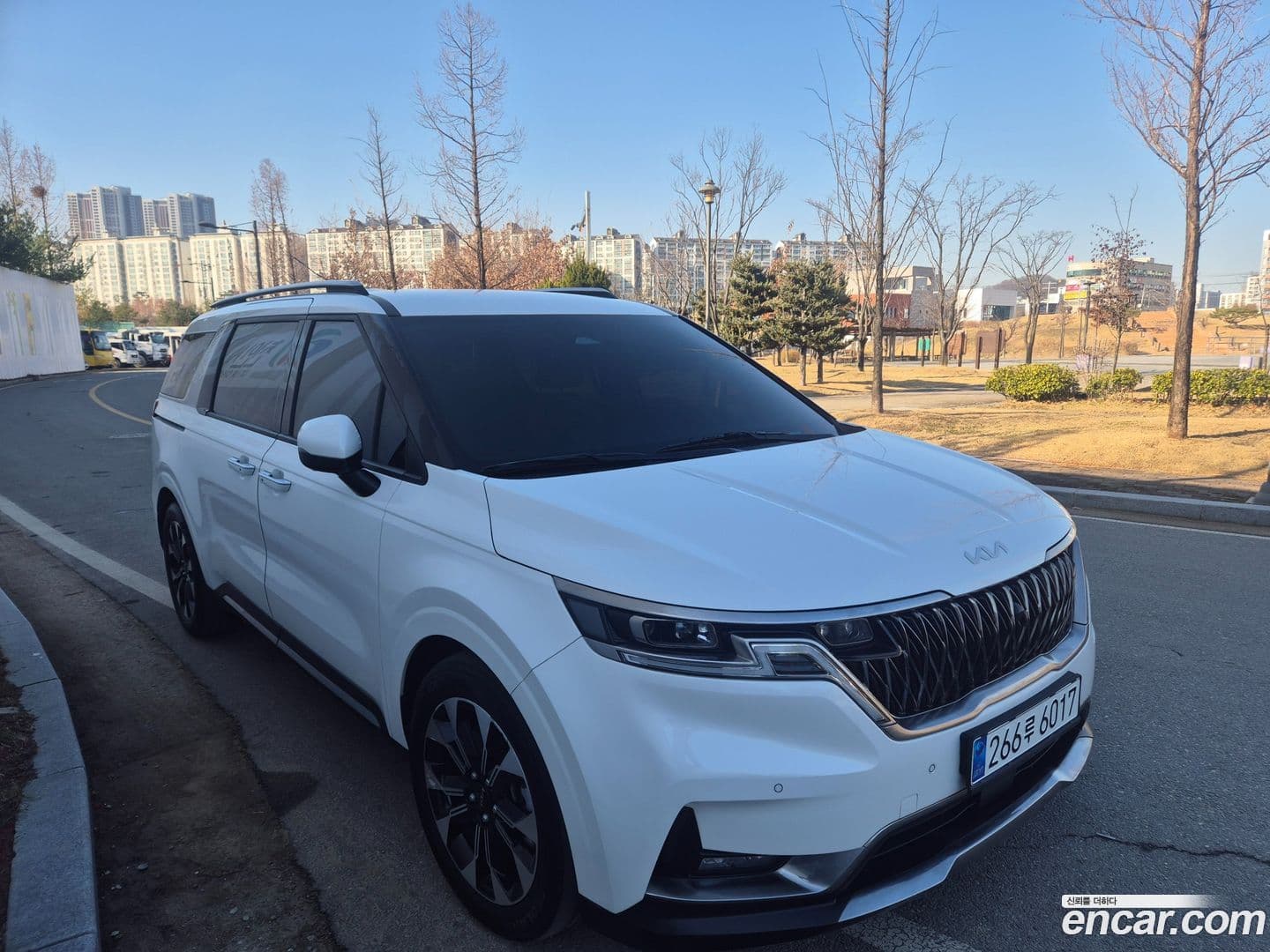 Main__Slider__Photo:Canival Kia 2023.4-0