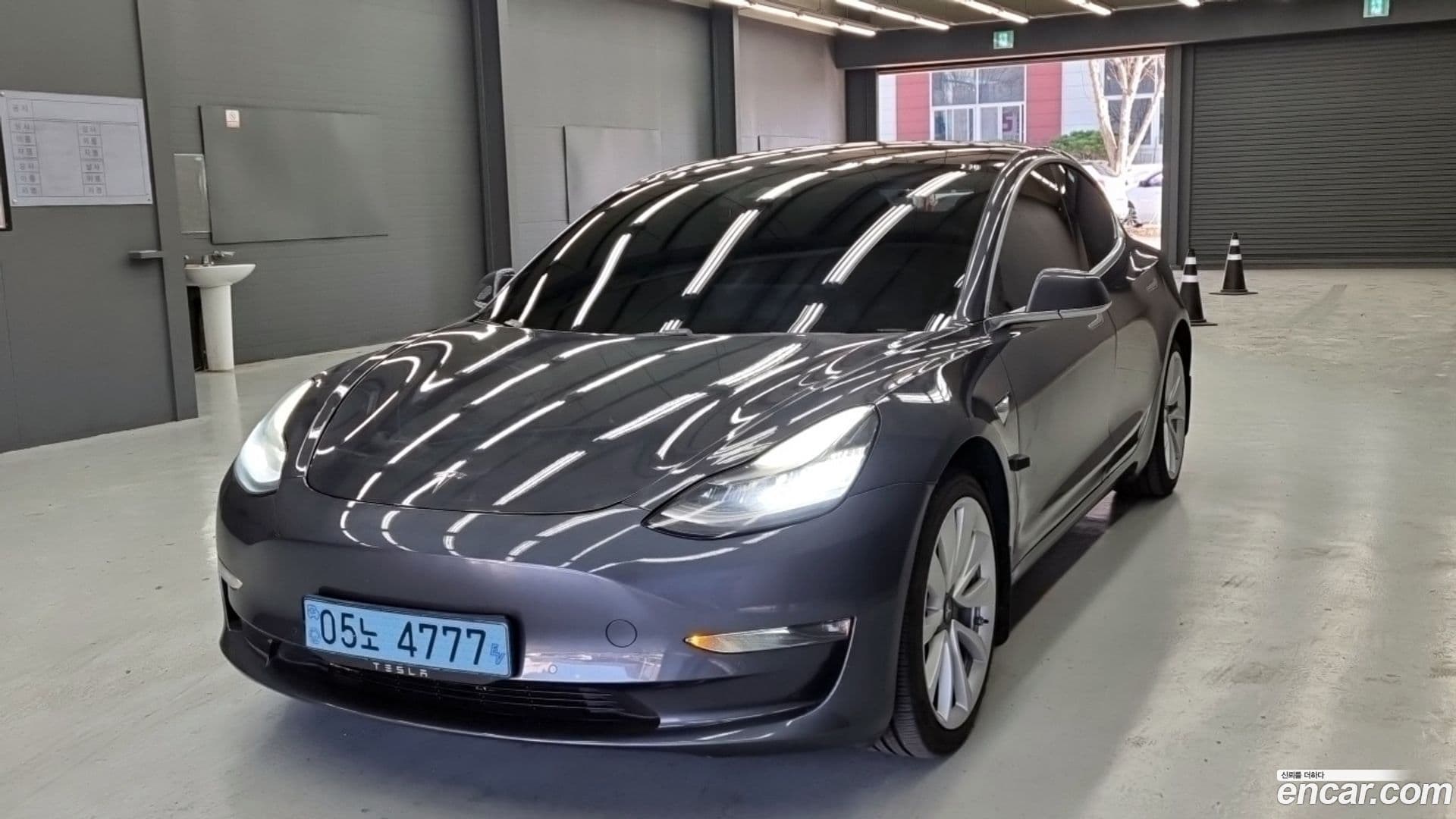 Main__Slider__Photo:Model 3 Tesla 2020.7-0