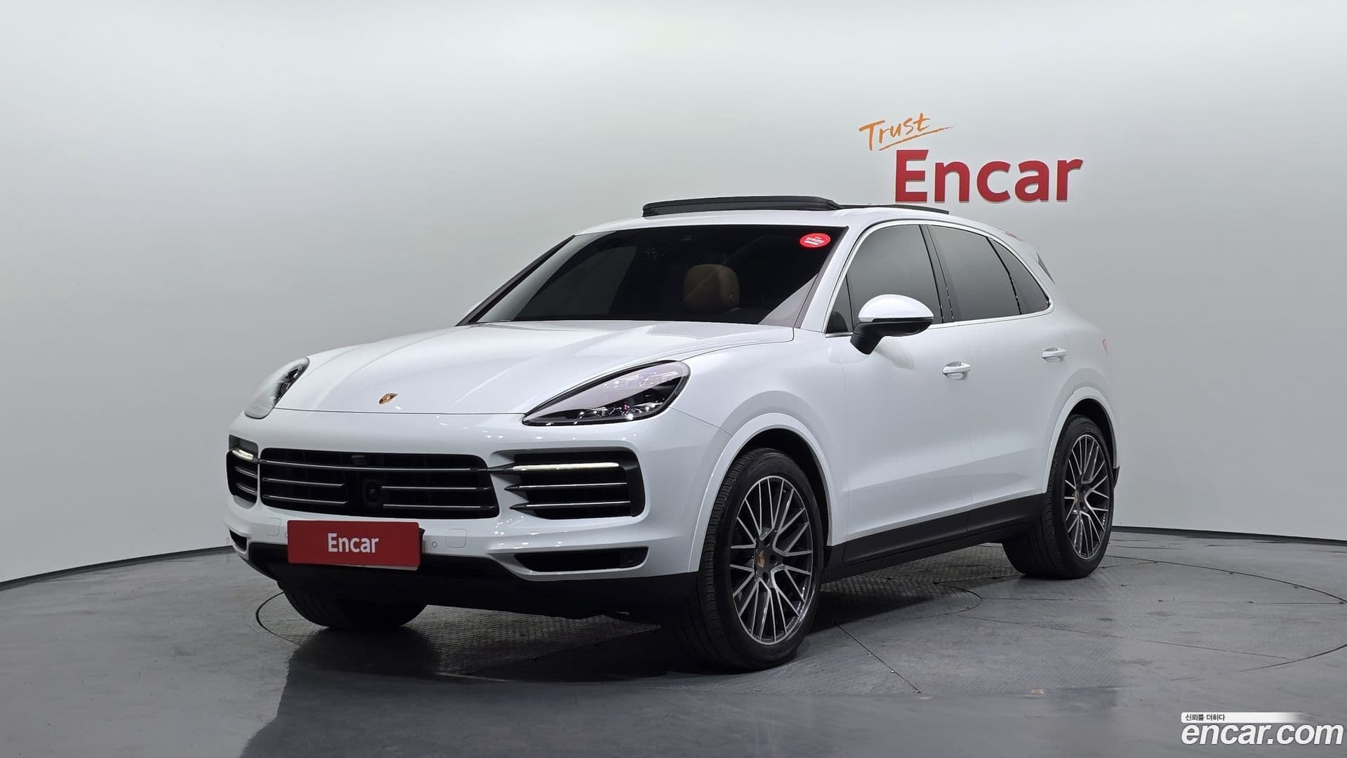 Main__Slider__Photo:Cayenne Porsche 2022.0-0