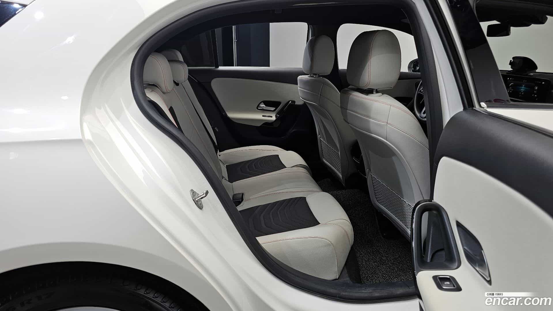 A-Class Mercedes-Benz 2020.0-OPTION-016
