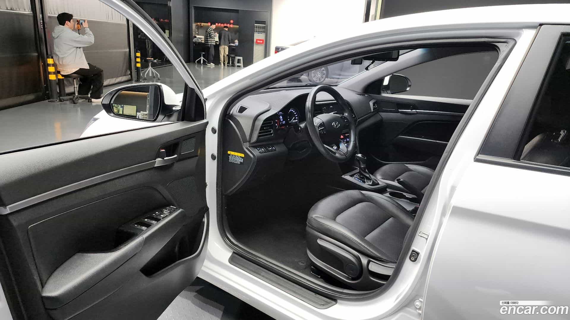 AVANTE Hyundai 2019.0-INNER-010