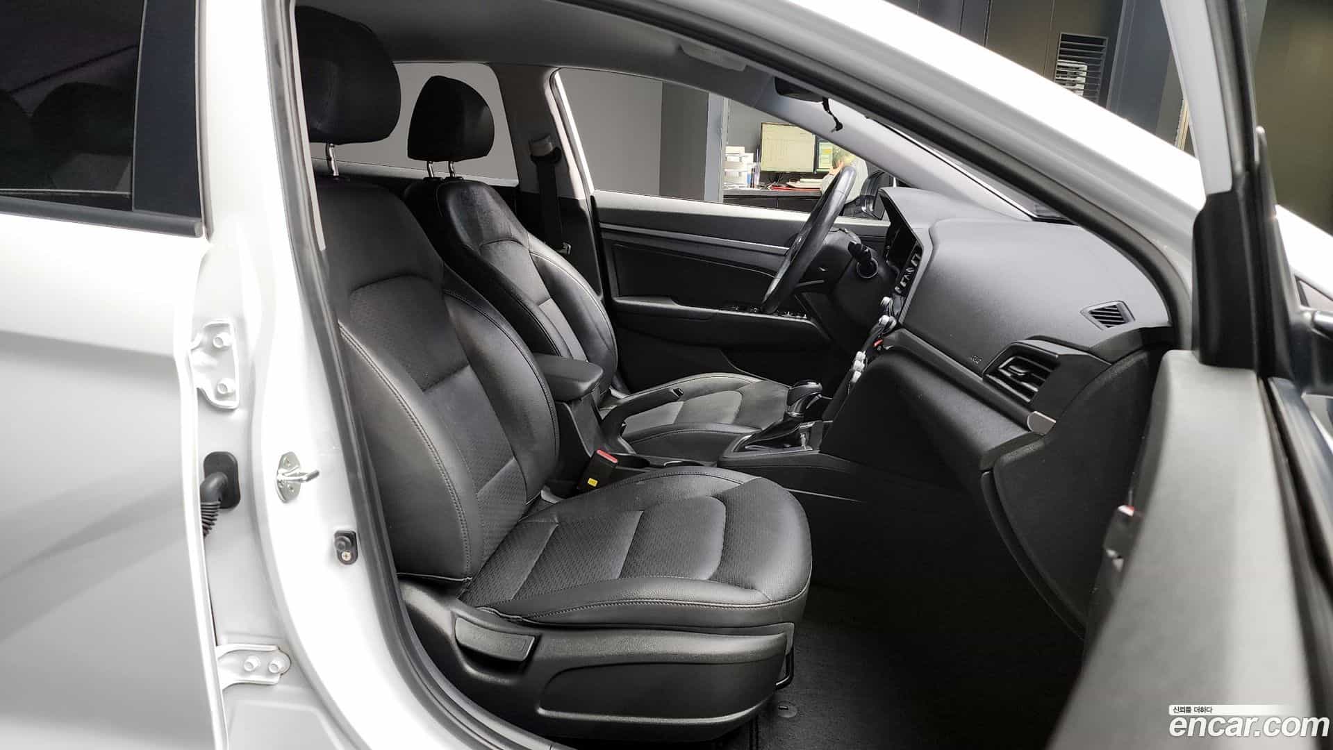 AVANTE Hyundai 2019.0-OPTION-015