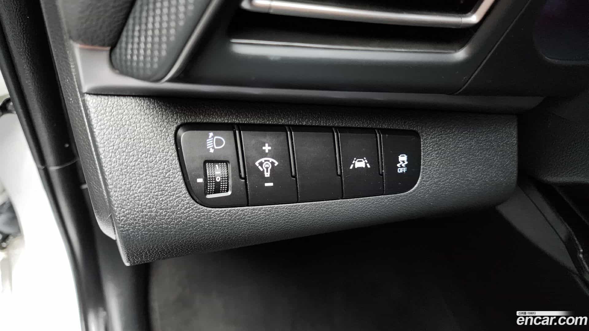 AVANTE Hyundai 2019.0-OPTION-021
