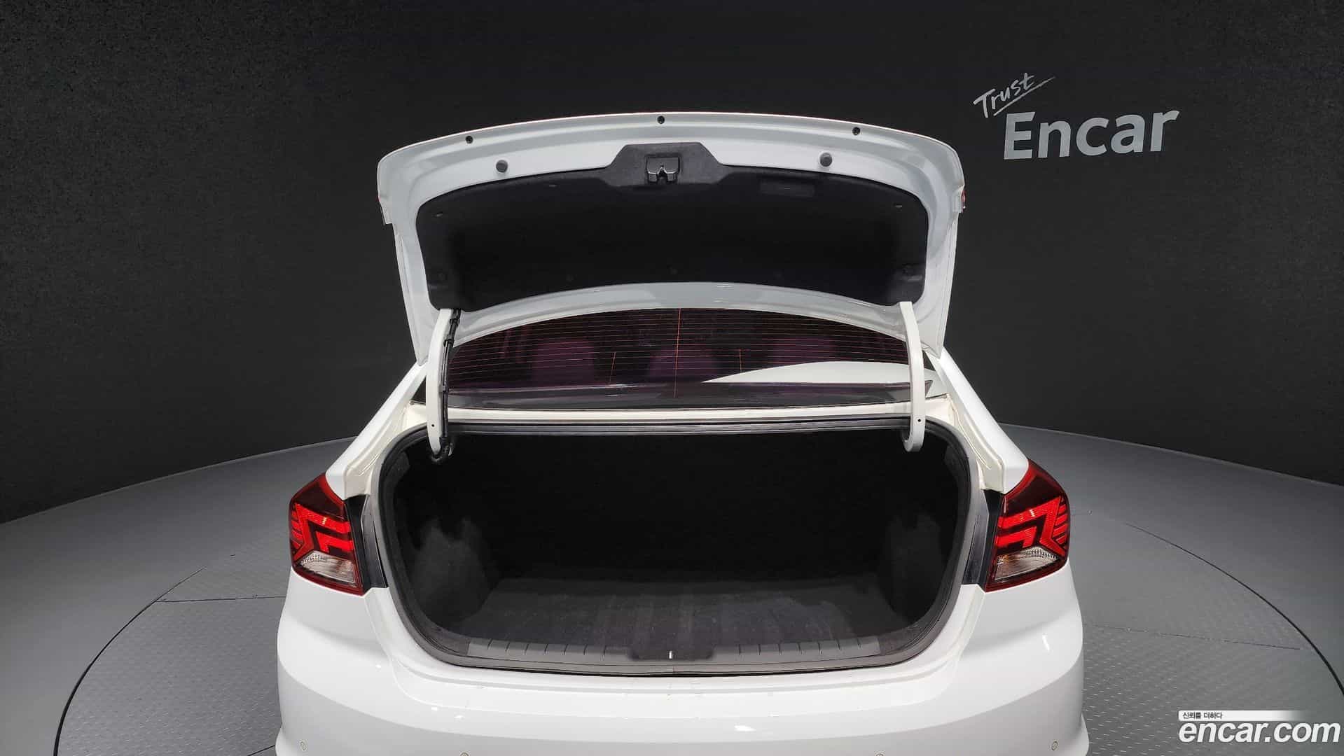 AVANTE Hyundai 2019.0-OPTION-024