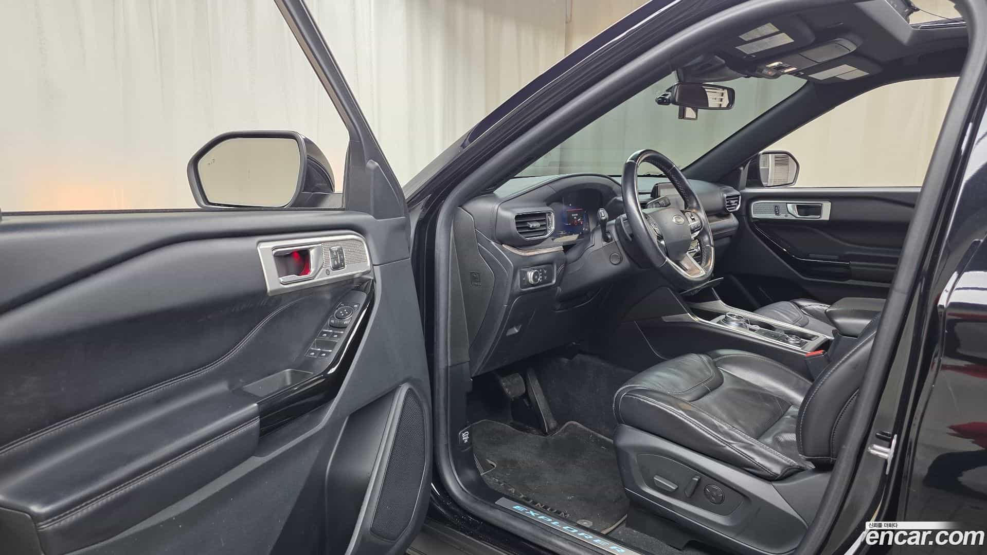 Explorer Ford 2021.11-INNER-010