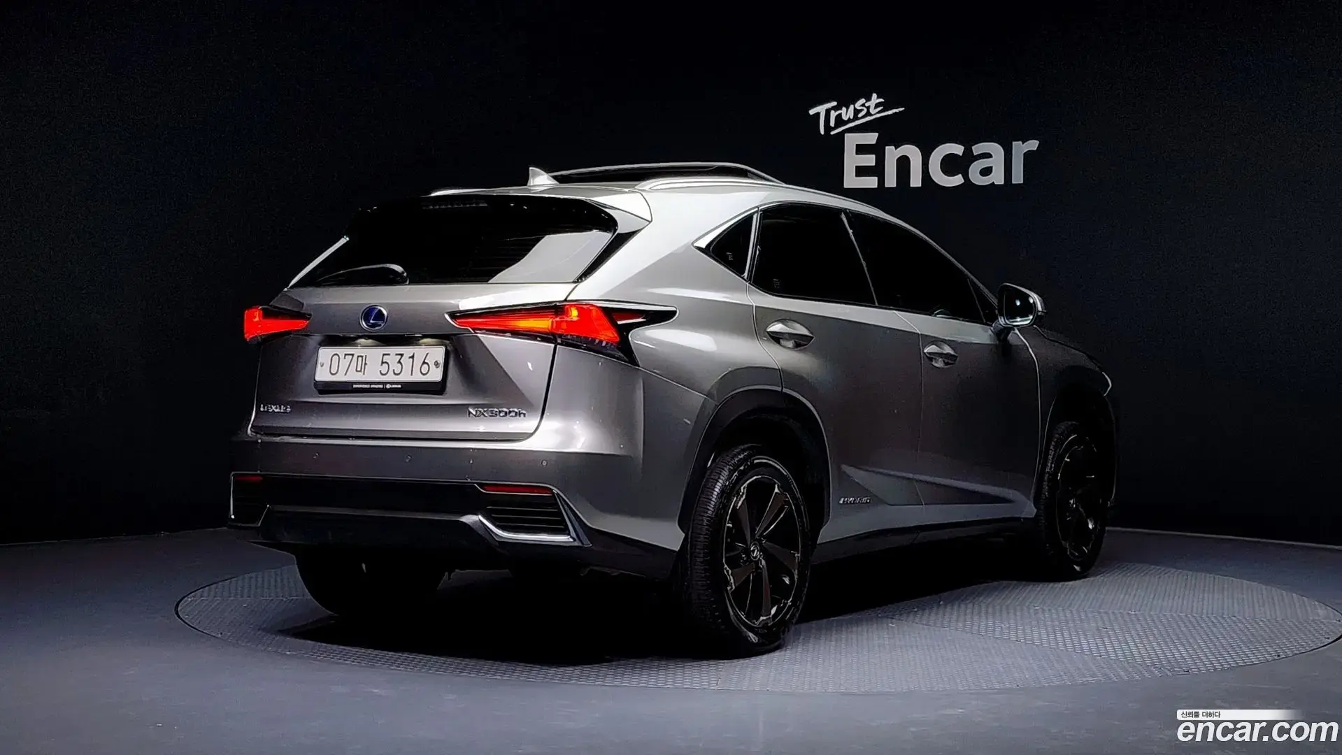 Main__Slider__Photo:NX Lexus 2017.10-1