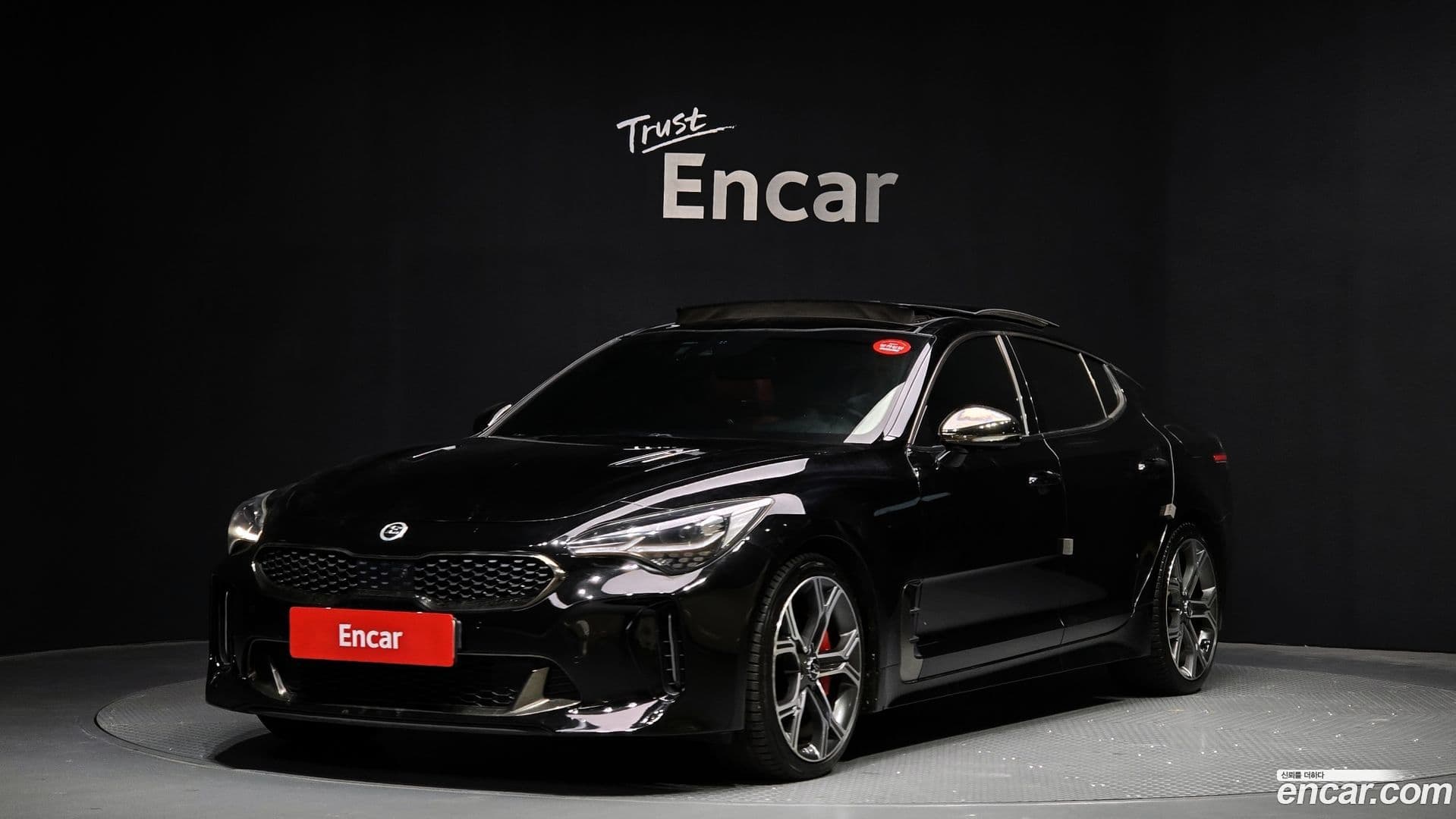 Main__Slider__Photo:Stinger Kia 2018.3-0