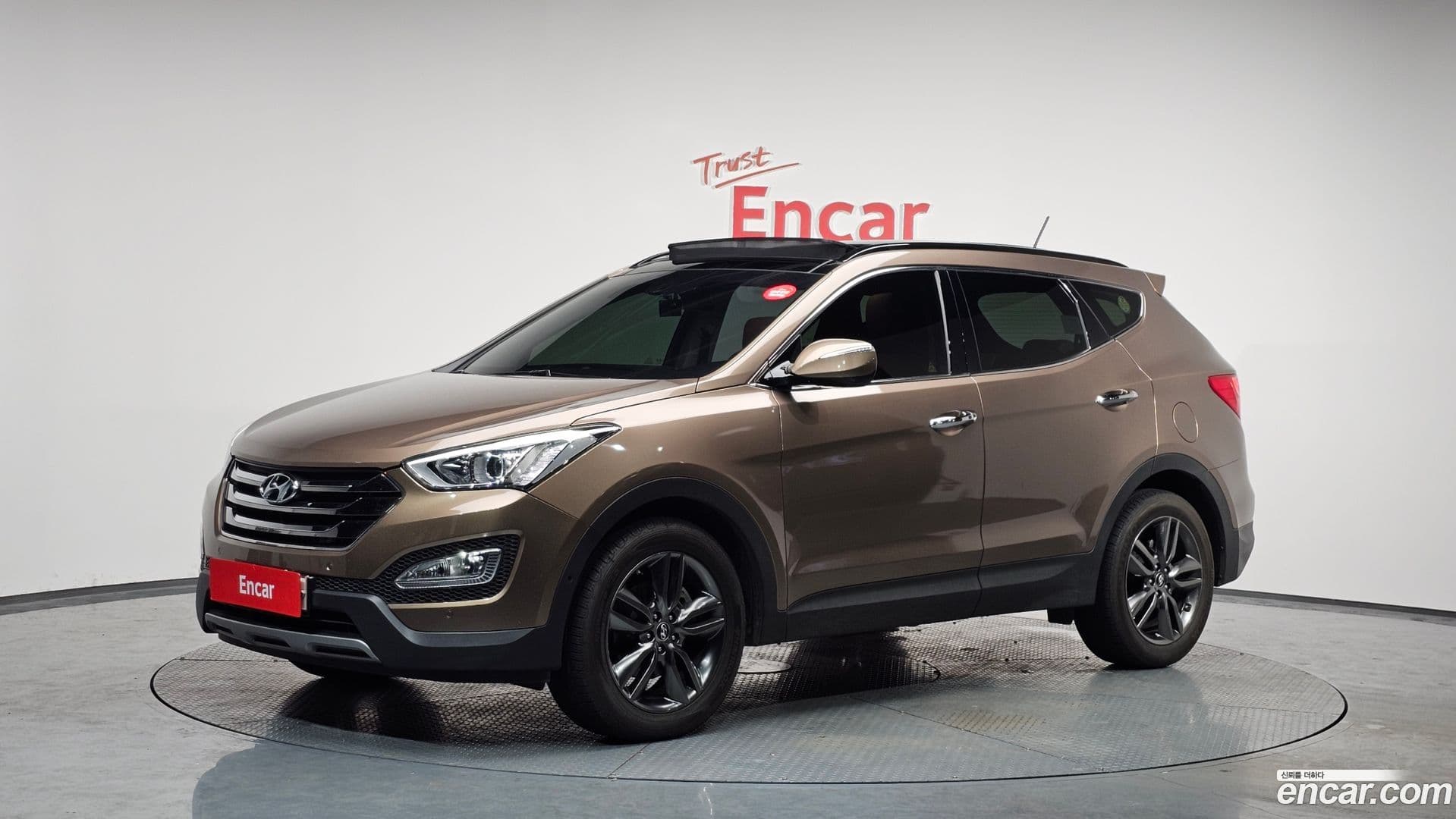Main__Slider__Photo:Santafe Hyundai 2014.1-0