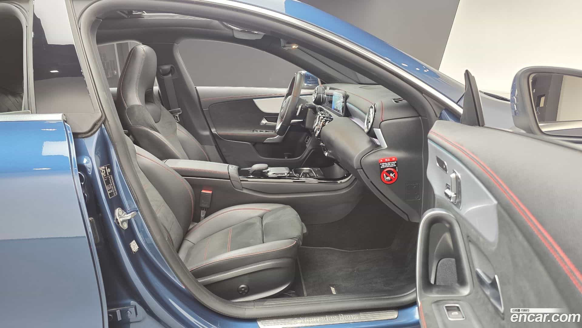 CLA-Class Mercedes-Benz 2022.1-INNER-010