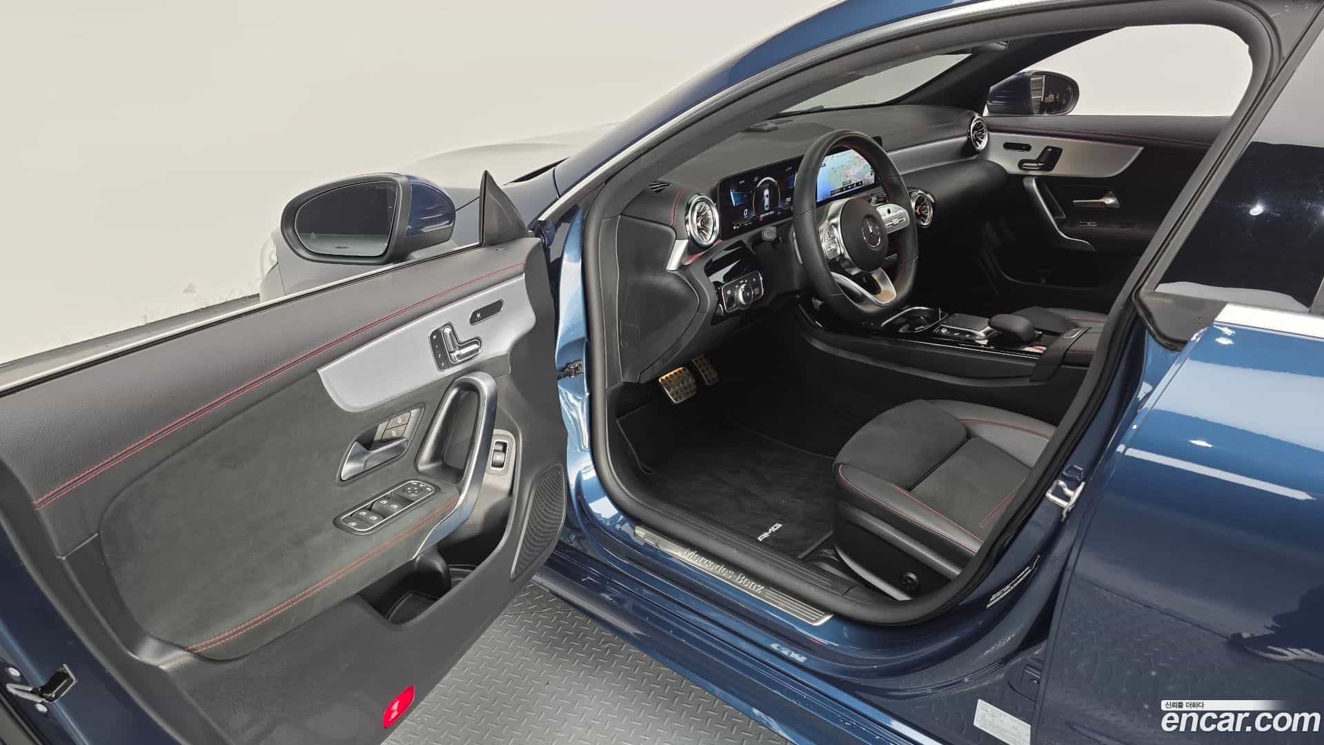 CLA-Class Mercedes-Benz 2022.1-OPTION-015