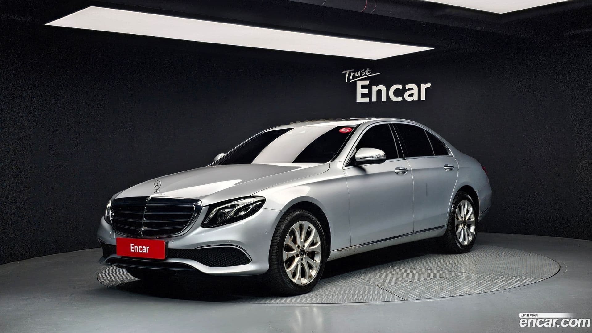 Main__Slider__Photo:E-Class Mercedes-Benz 2018.0-0