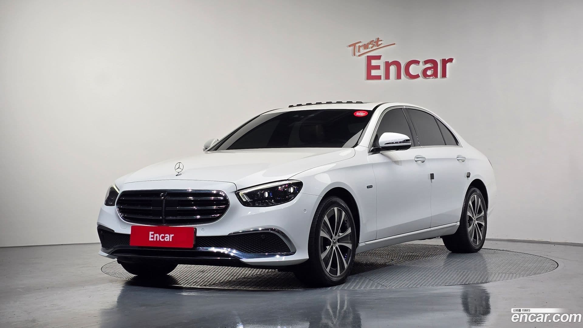 Main__Slider__Photo:E-Class Mercedes-Benz 2021.10-0
