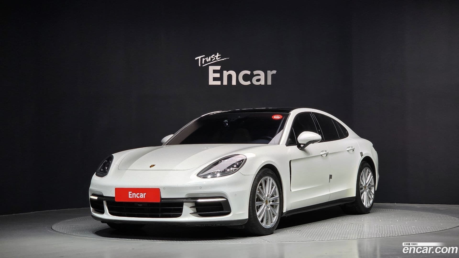 Main__Slider__Photo:Panamera Porsche 2018.9-0