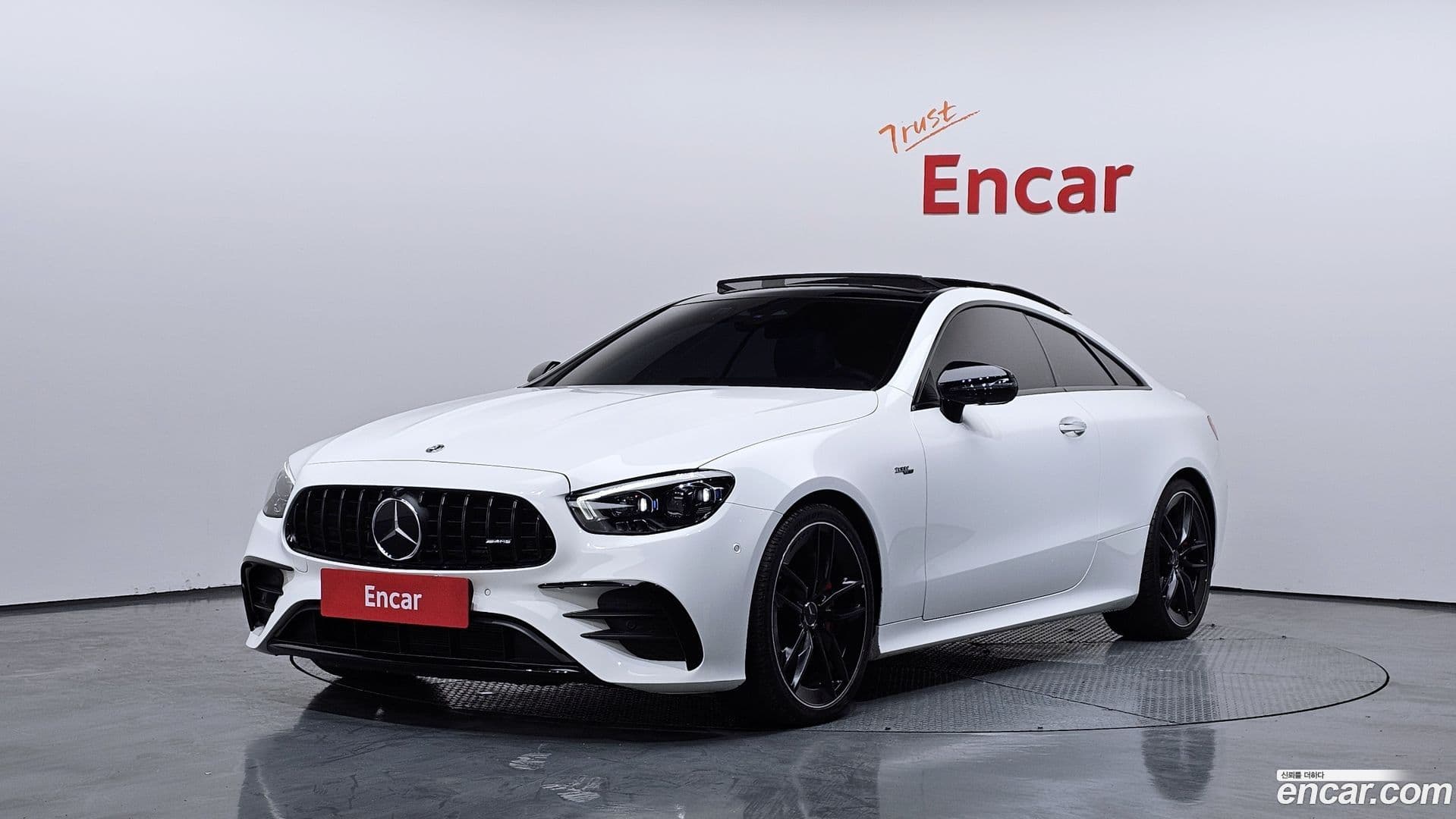 Main__Slider__Photo:E-Class Mercedes-Benz 2022.11-0