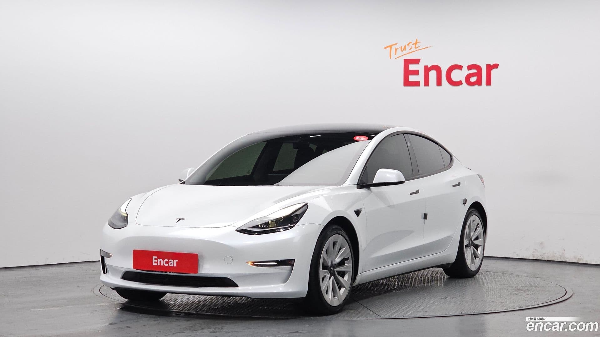 Main__Slider__Photo:Model 3 Tesla 2022.5-0