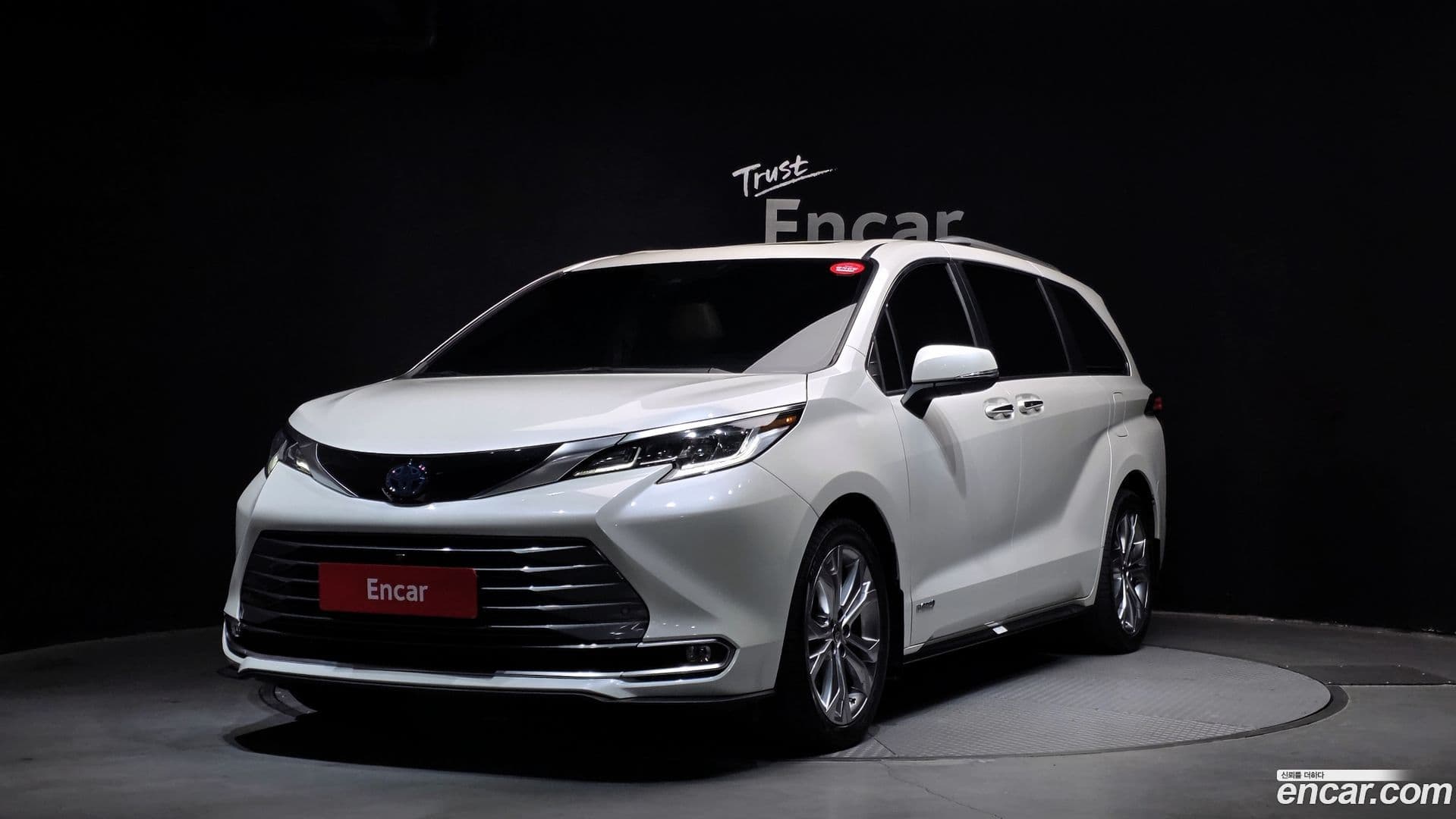 Main__Slider__Photo:Sienna Toyota 2021.9-0