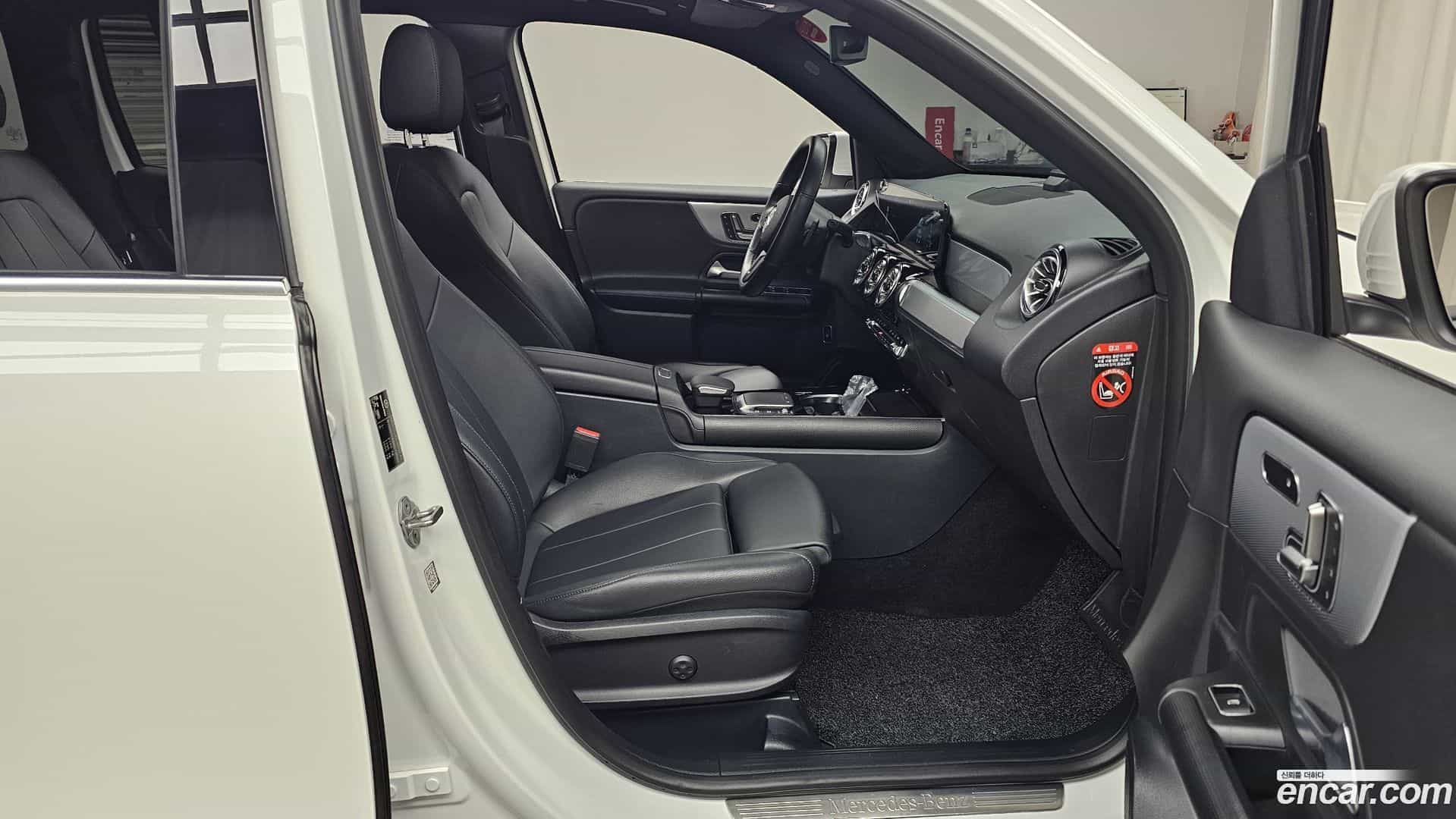 GLB-Class Mercedes-Benz 2021.8-OPTION-015