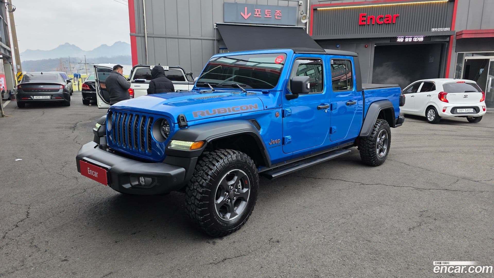 Main__Slider__Photo:Gladiator Jeep 2023.11-0