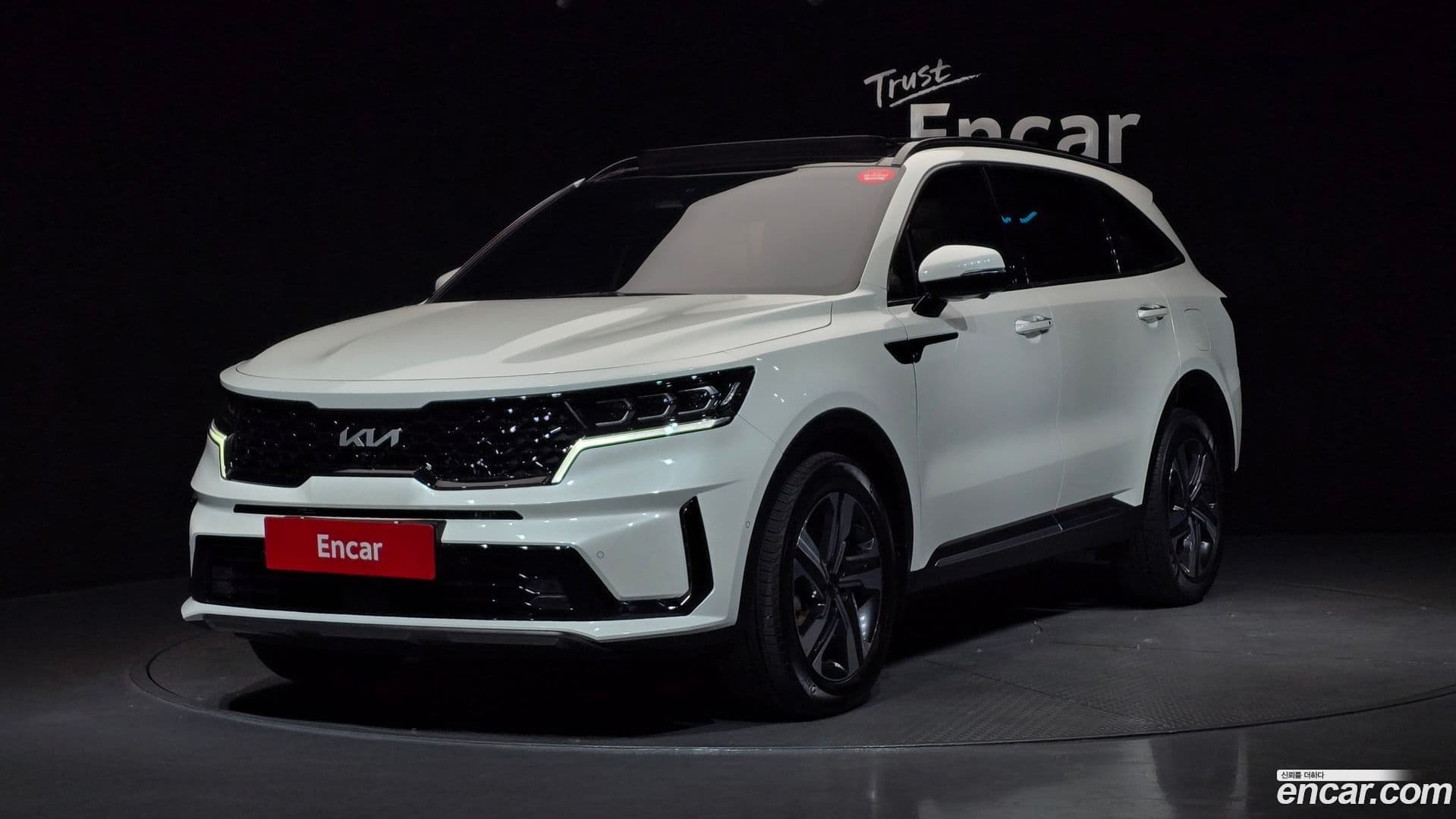 Main__Slider__Photo:Sorento Kia 2021.9-0