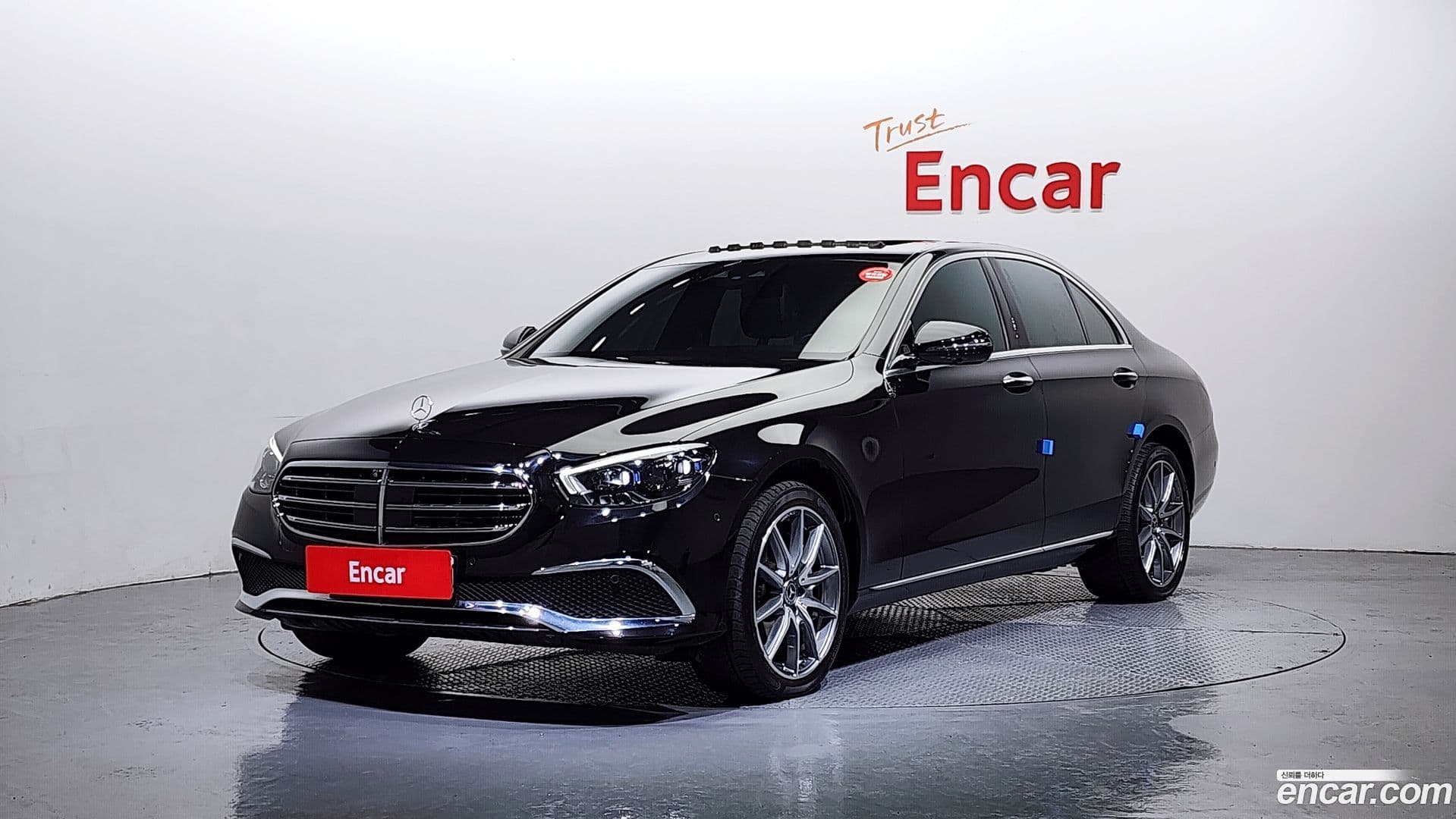 Main__Slider__Photo:E-Class Mercedes-Benz 2022.1-0