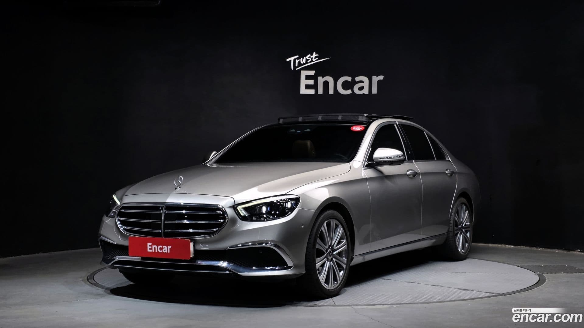 Main__Slider__Photo:E-Class Mercedes-Benz 2021.7-0