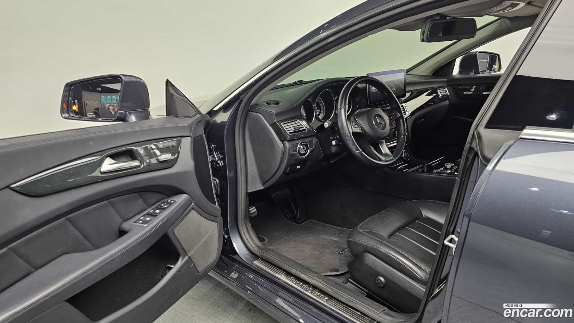 CLS-Class Mercedes-Benz 2016.2-INNER-010
