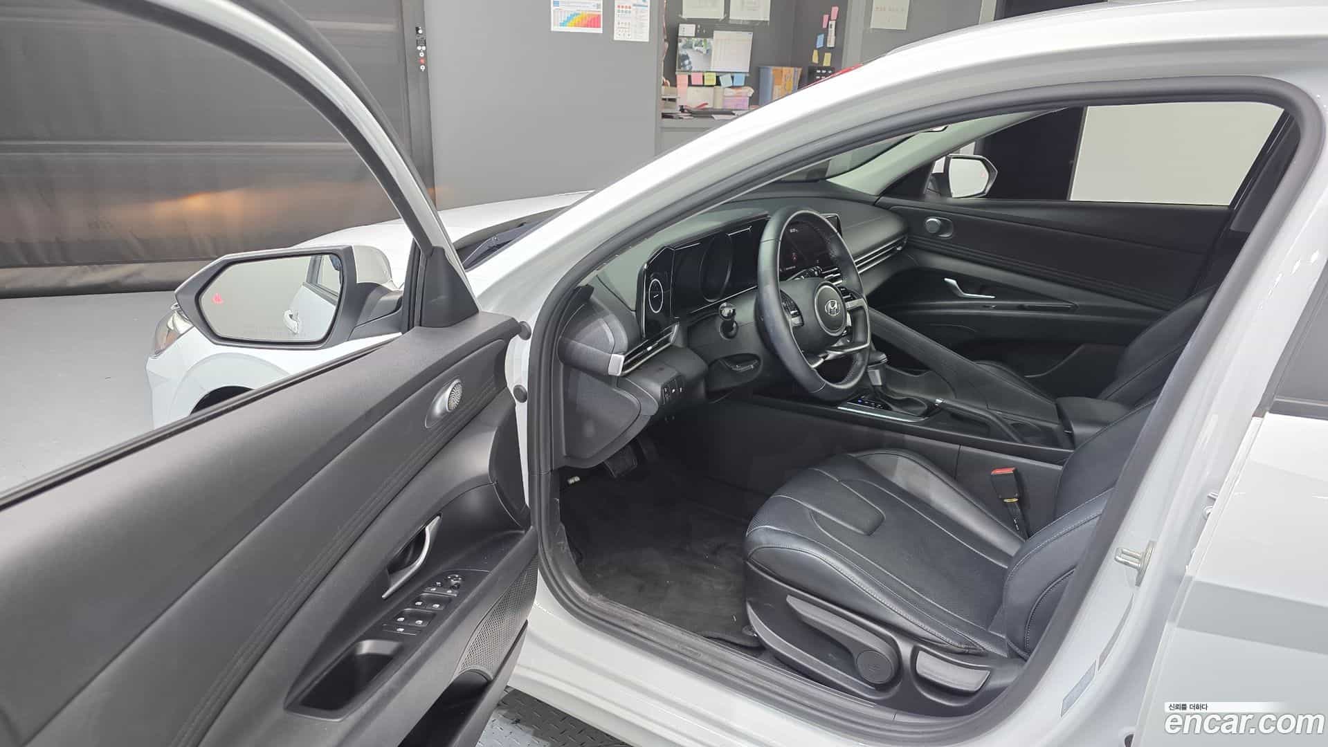 AVANTE Hyundai 2021.1-INNER-010