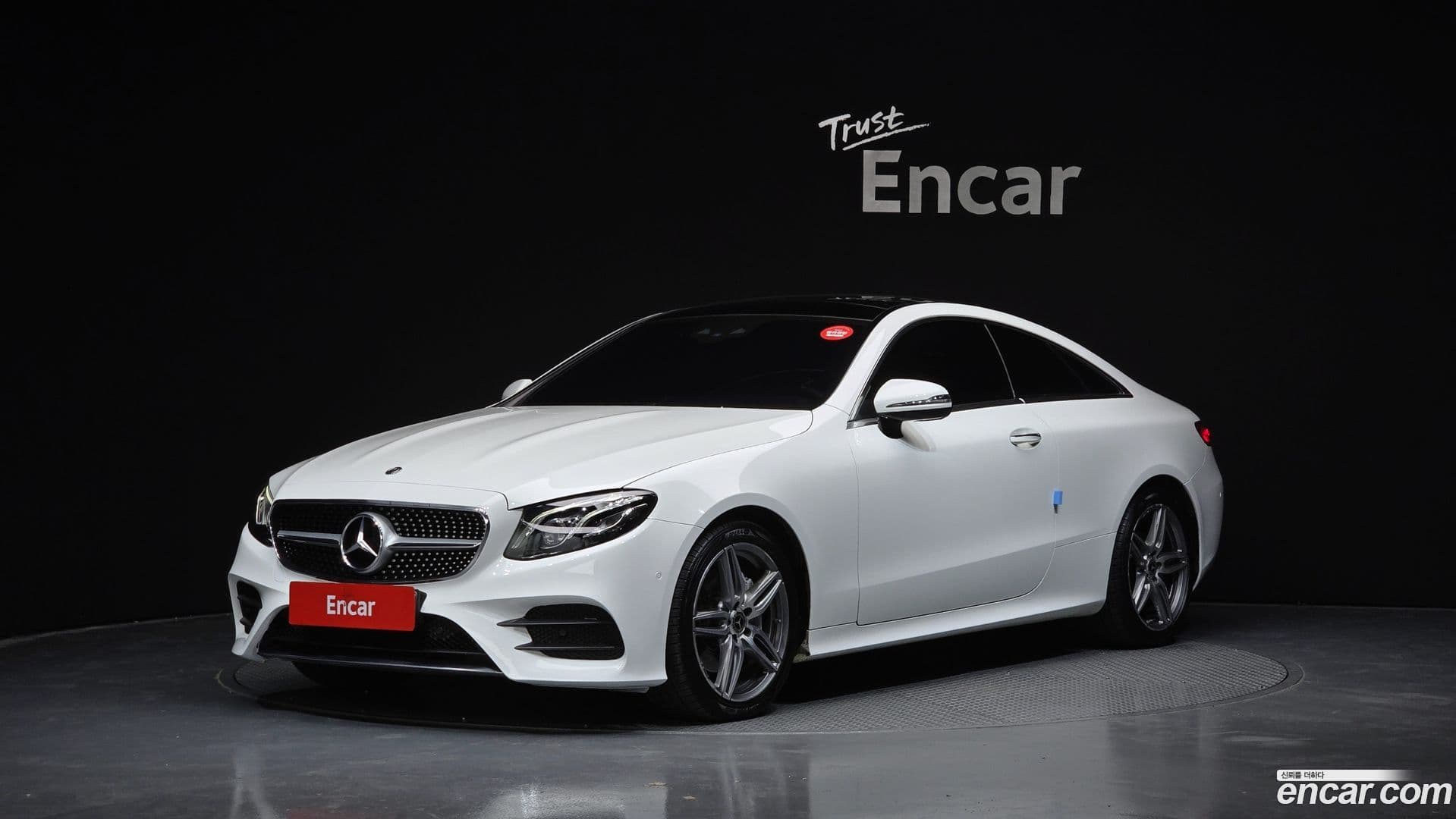 Main__Slider__Photo:E-Class Mercedes-Benz 2019.2-0
