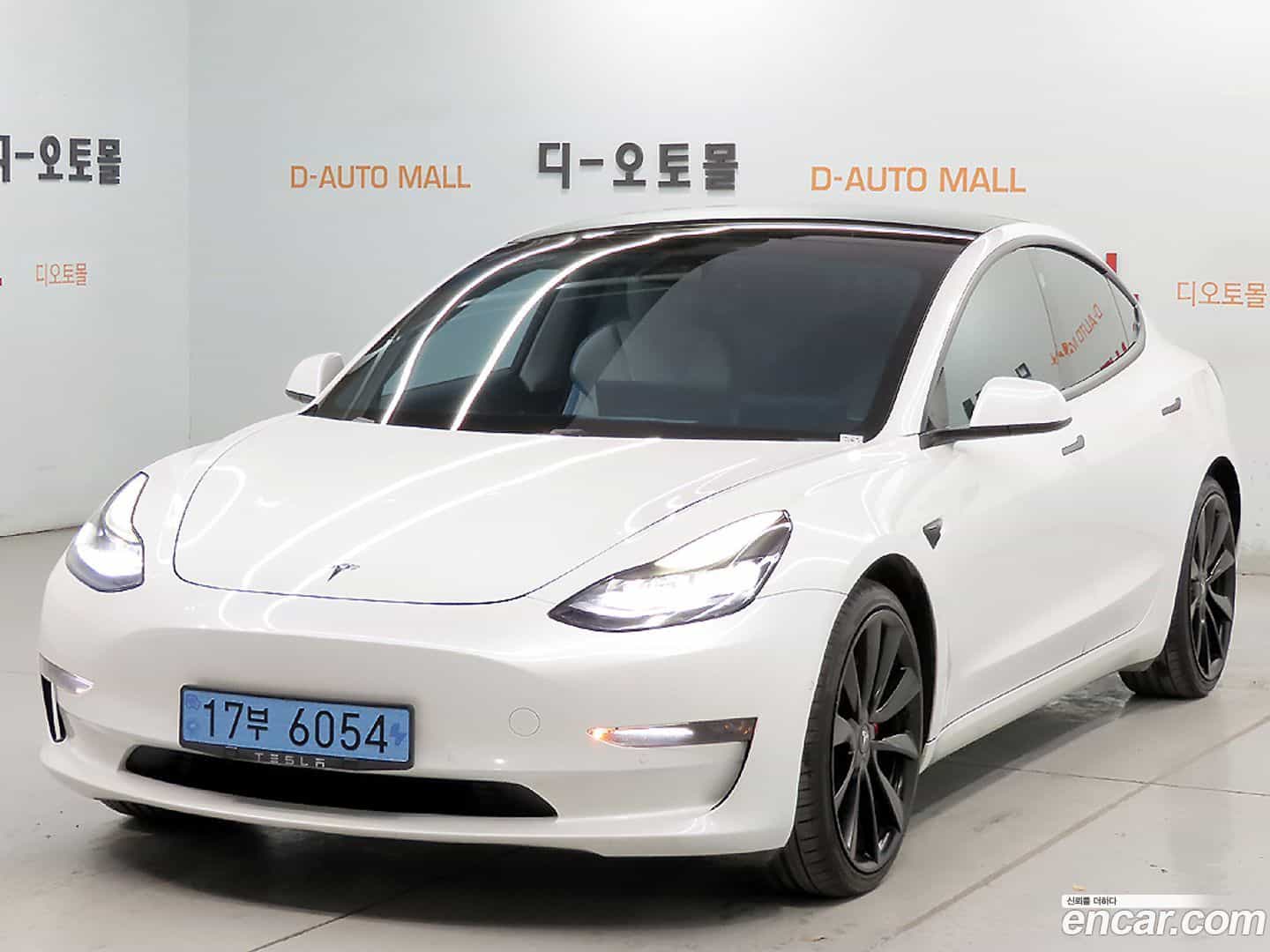 Model 3 Tesla 2021.10-OUTER-001