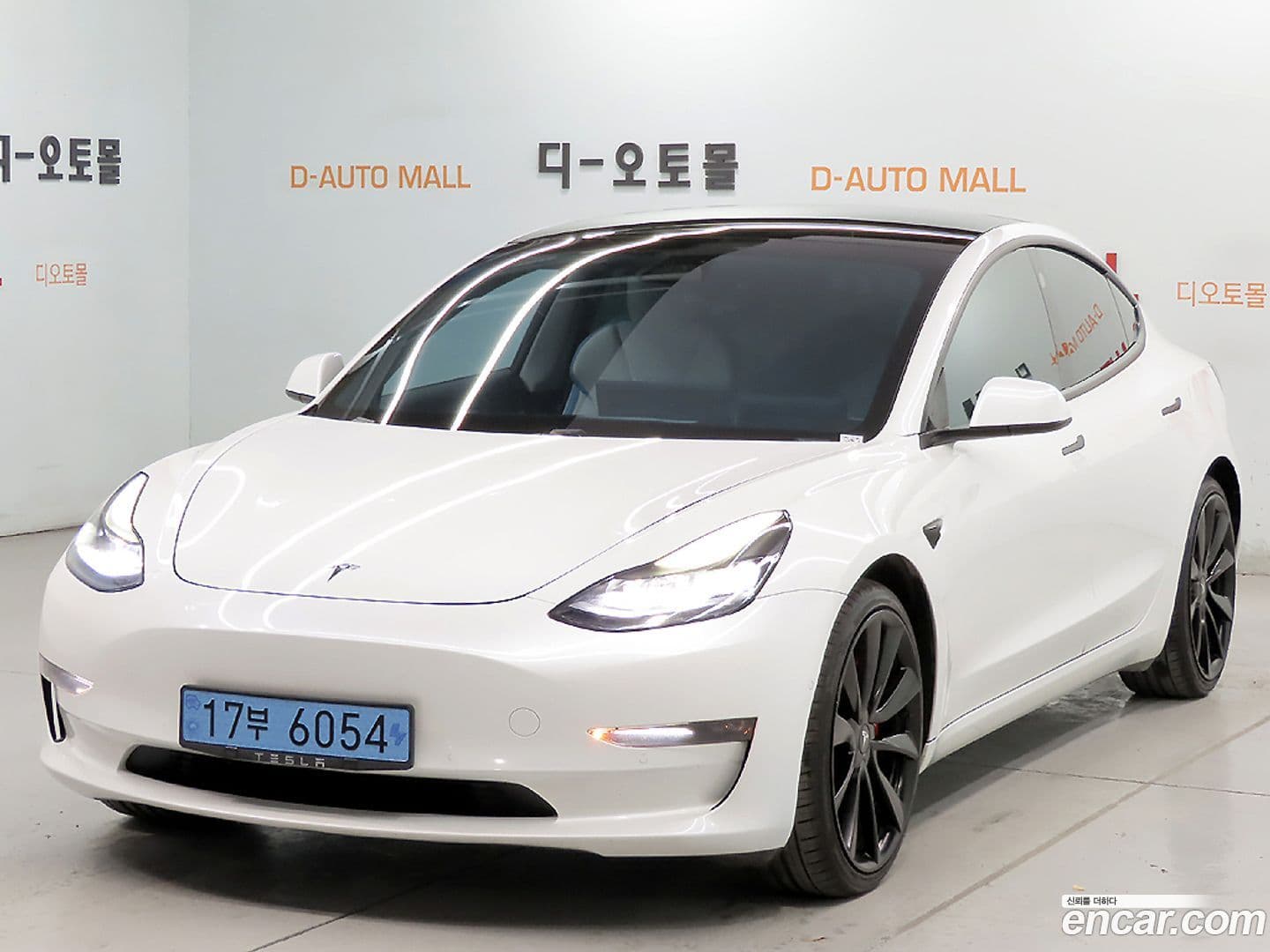 Main__Slider__Photo:Model 3 Tesla 2021.10-0