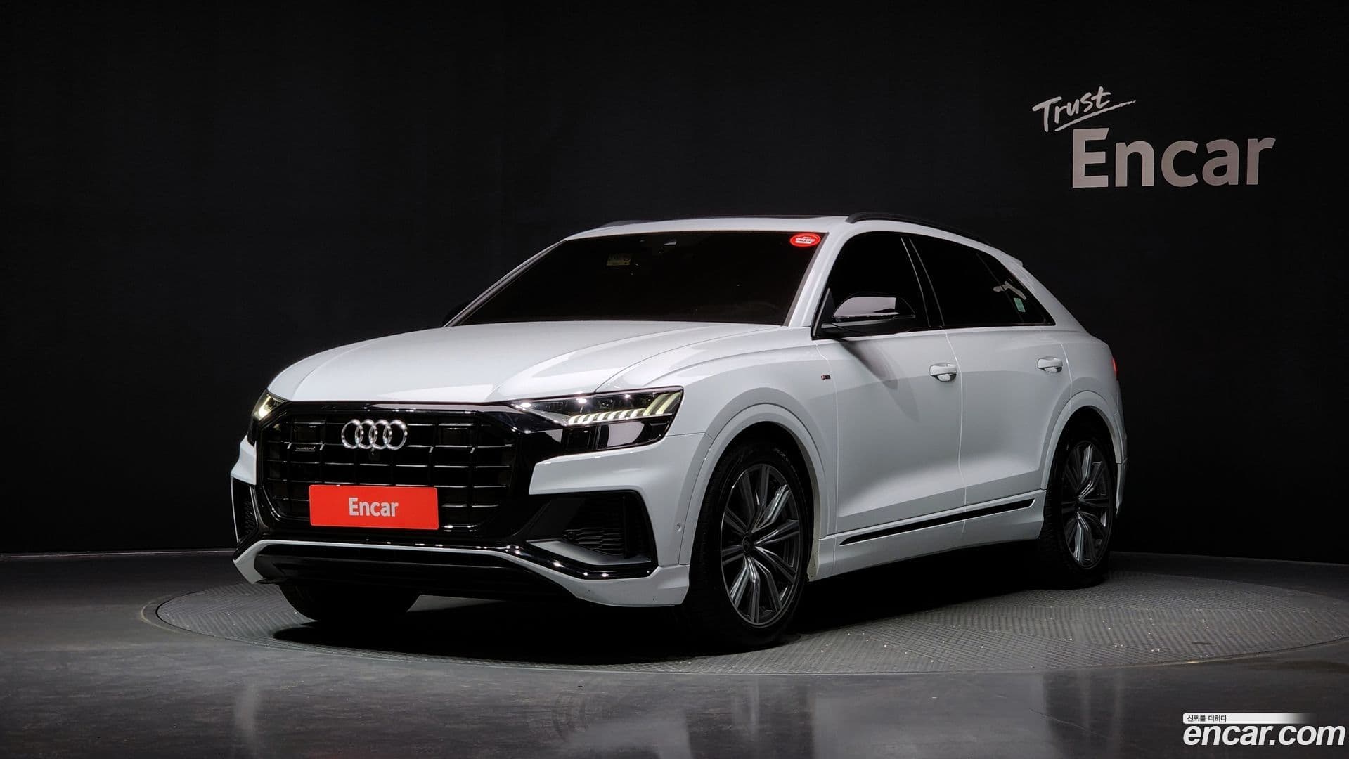 Main__Slider__Photo:Q8 Audi 2021.5-0