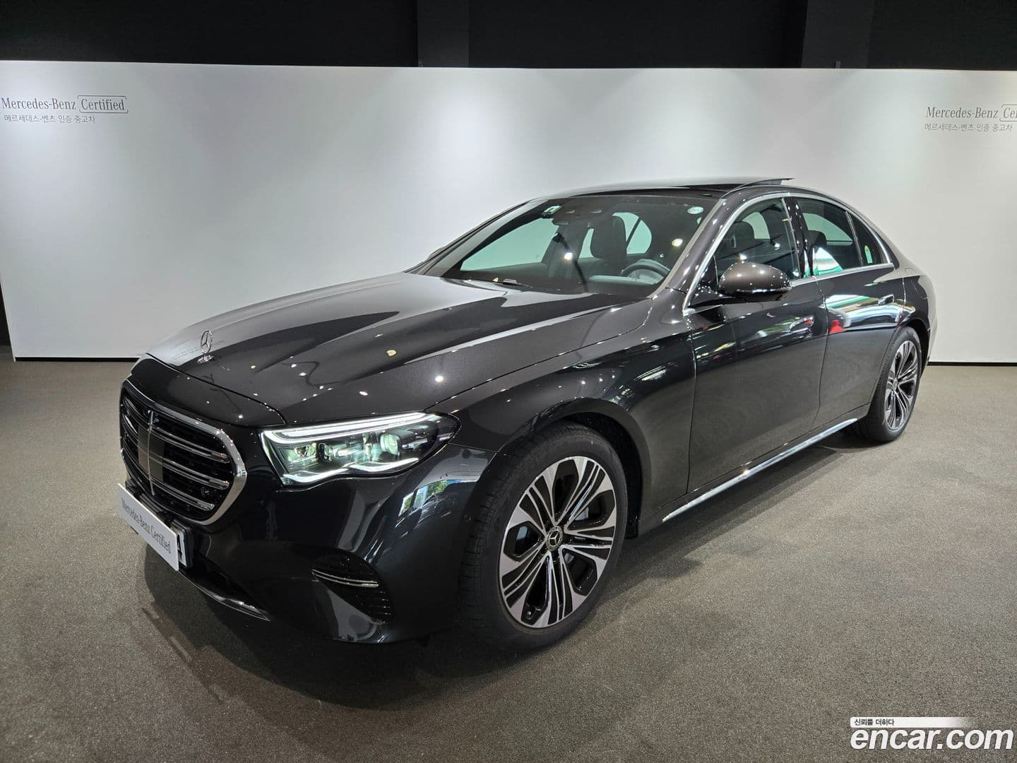 Main__Slider__Photo:E-Class Mercedes-Benz 2025.1-0