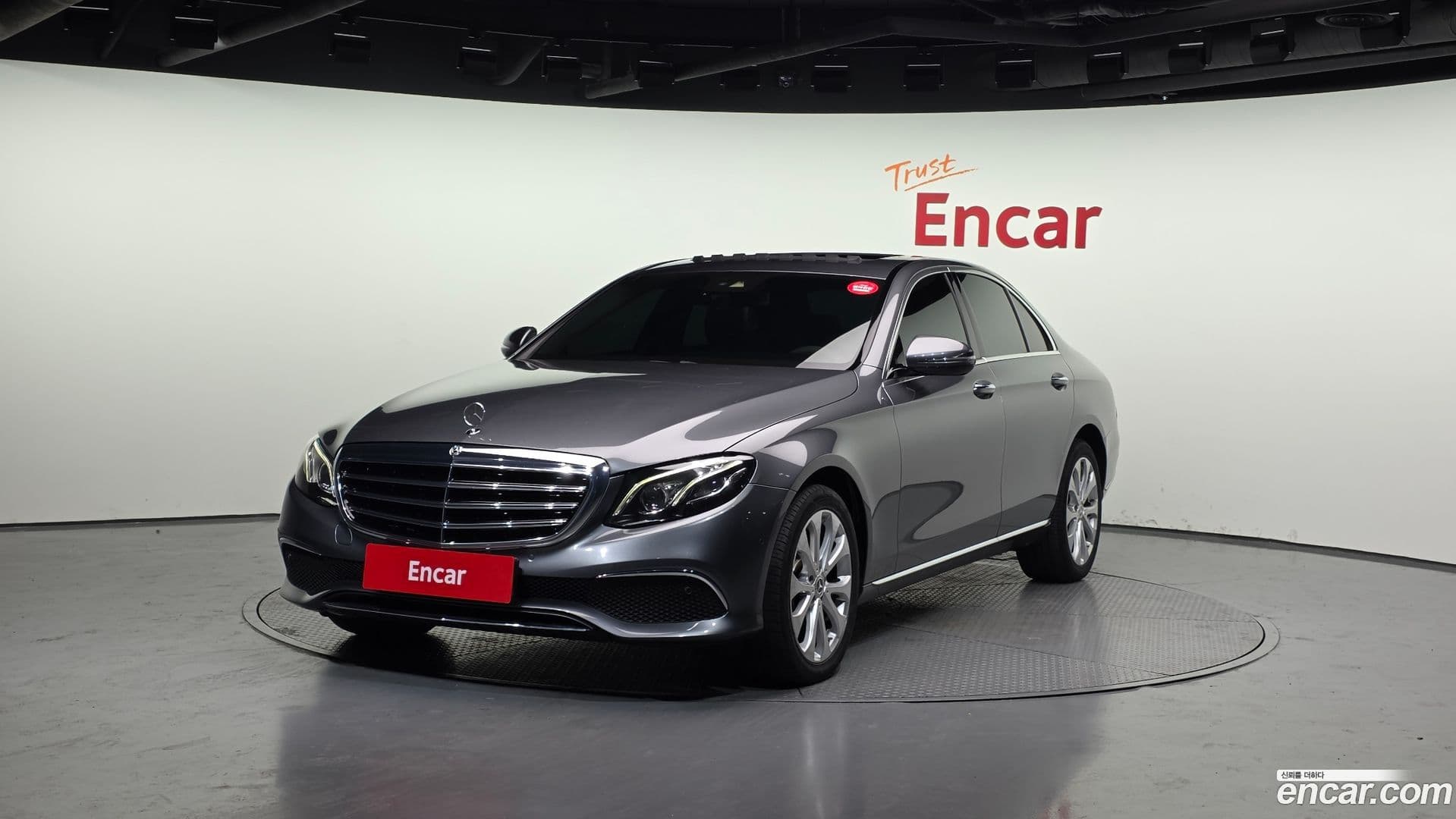 Main__Slider__Photo:E-Class Mercedes-Benz 2016.8-0