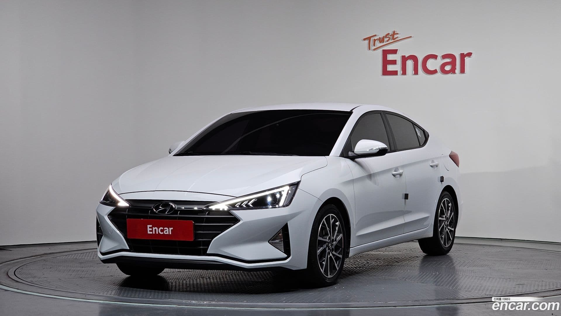 Main__Slider__Photo:AVANTE Hyundai 2019.1-0