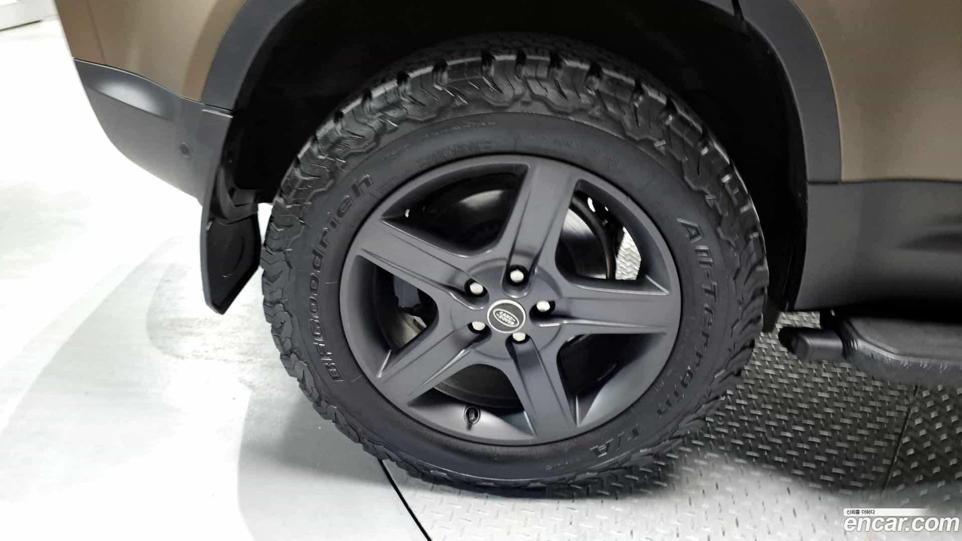 Defender Land Rover 2022.0-OUTER-005